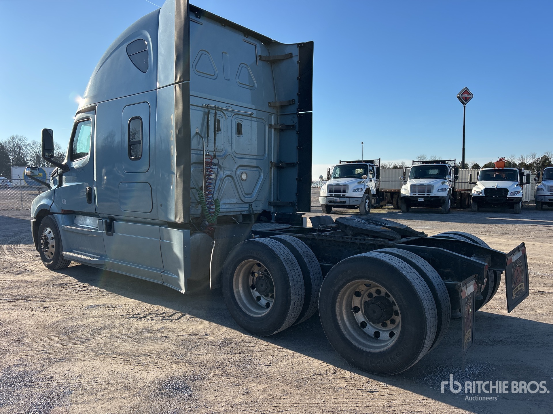 Aspect général with Image, coin arrière gauche