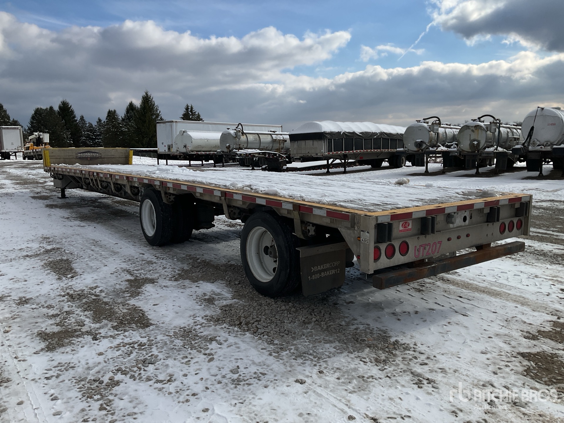 General Appearance with Foto, angolo posteriore sinistro