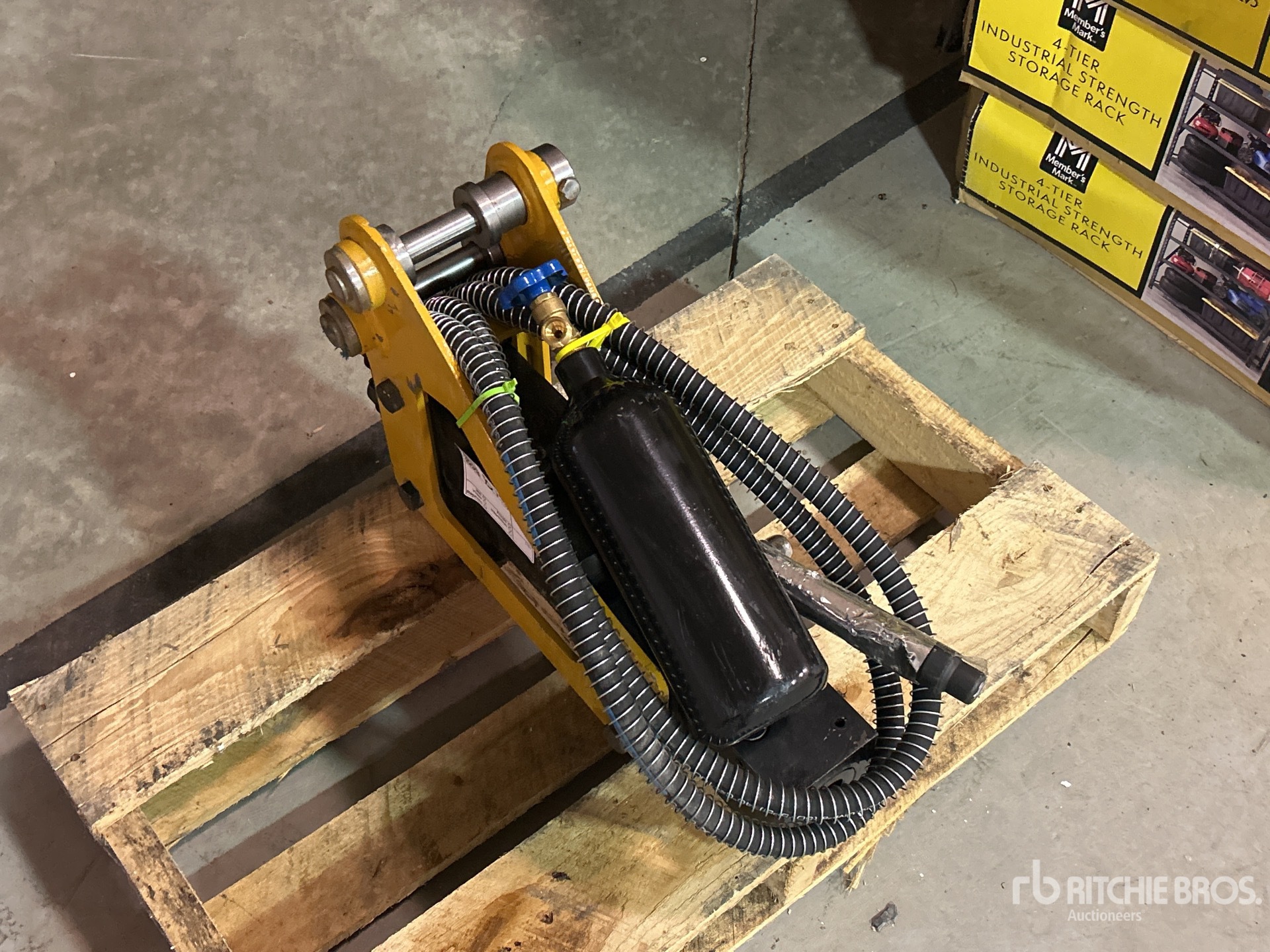 General Appearance with Bild, Ecke vorne rechts