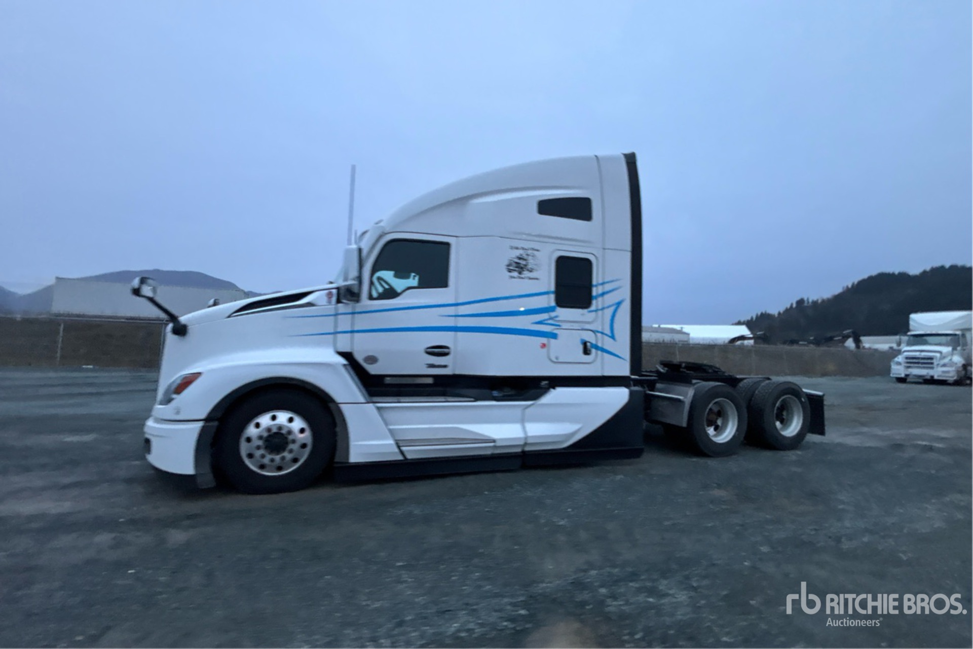 General Appearance with Picture, Left Front Corner