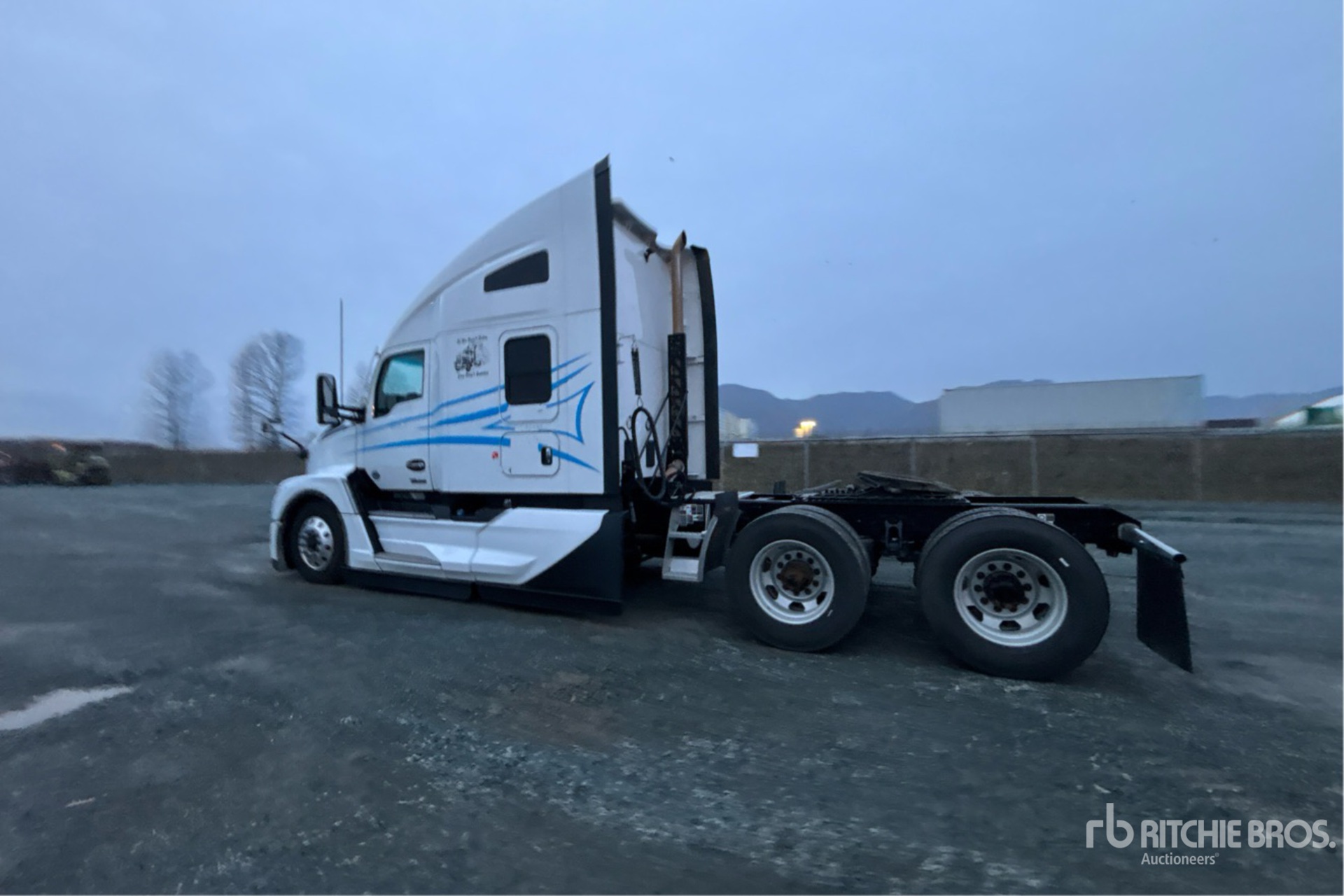 General Appearance with Picture, Left Rear Corner