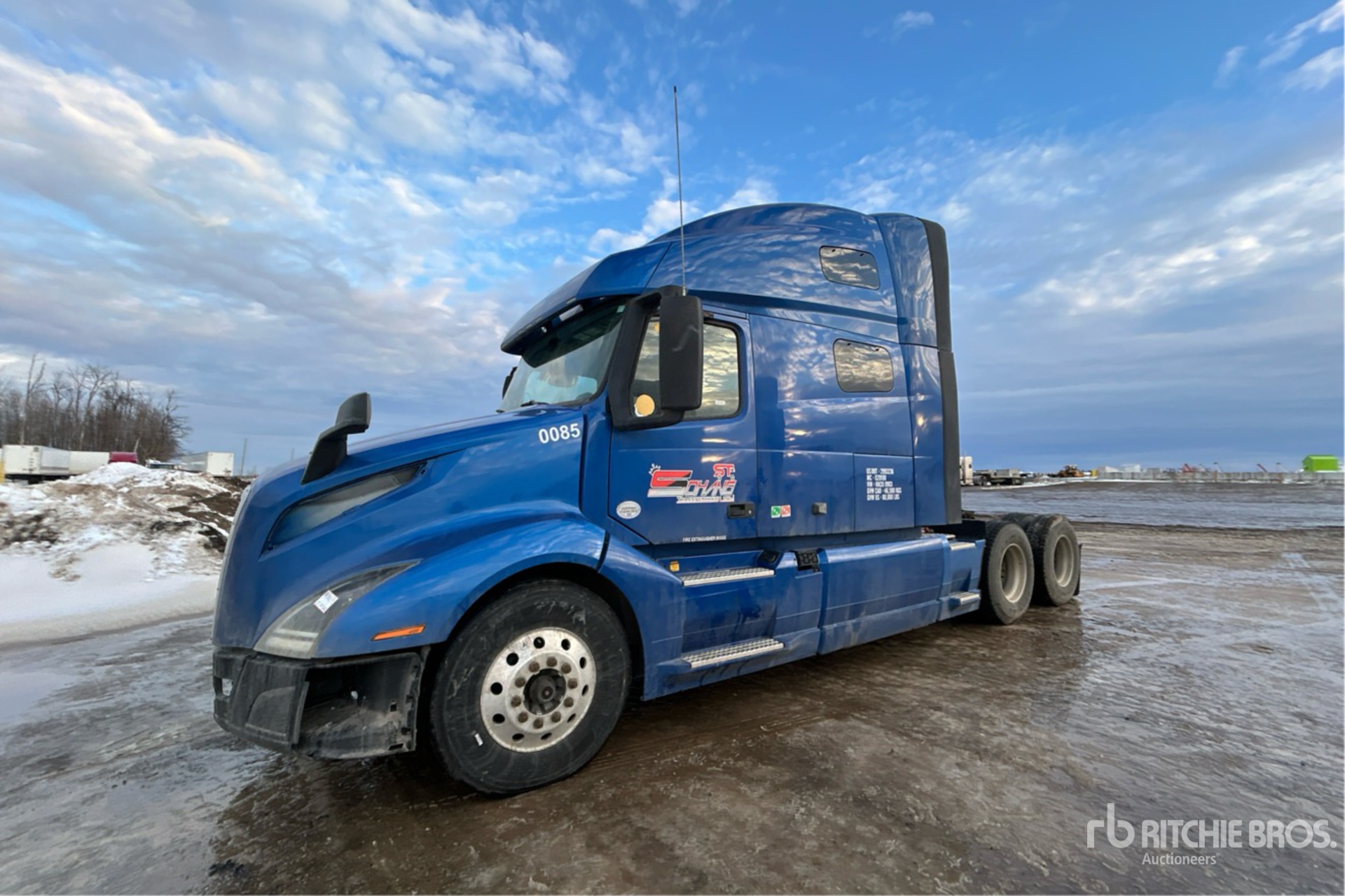 General Appearance with Picture, Left Front Corner