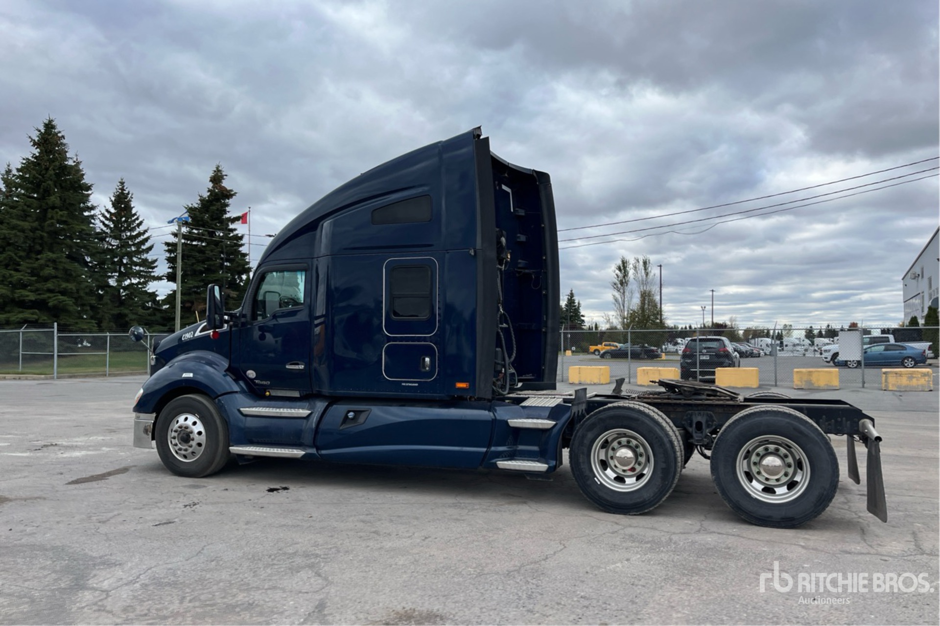 Aspect général with Image, coin arrière gauche