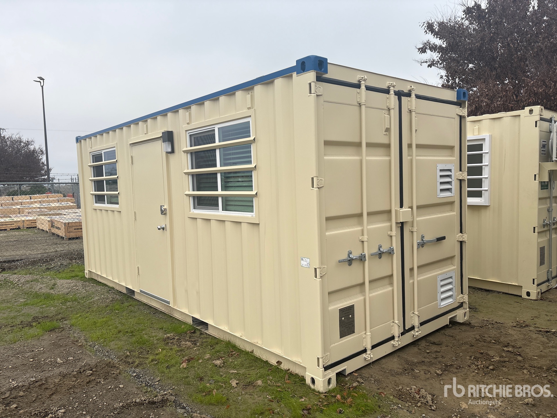 General Appearance with Bild, Ecke hinten links