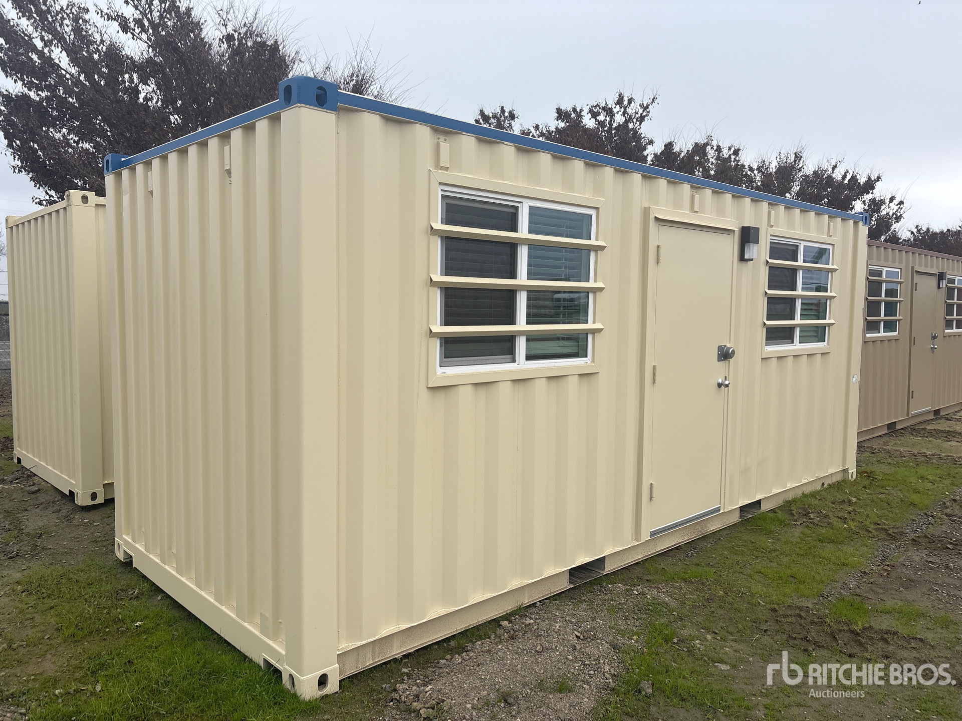 General Appearance with Bild, Ecke vorne links