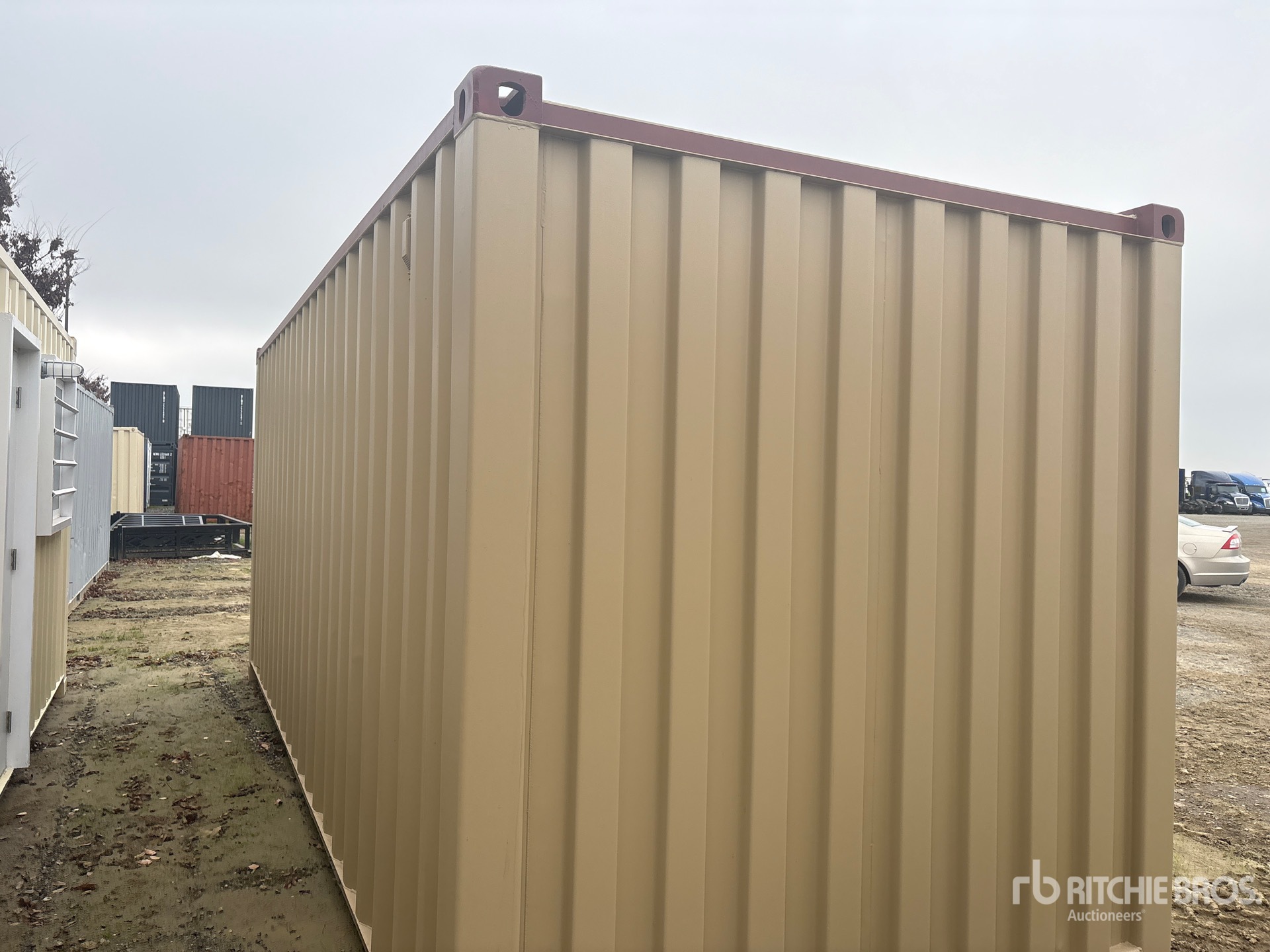 General Appearance with Bild, Ecke vorne rechts