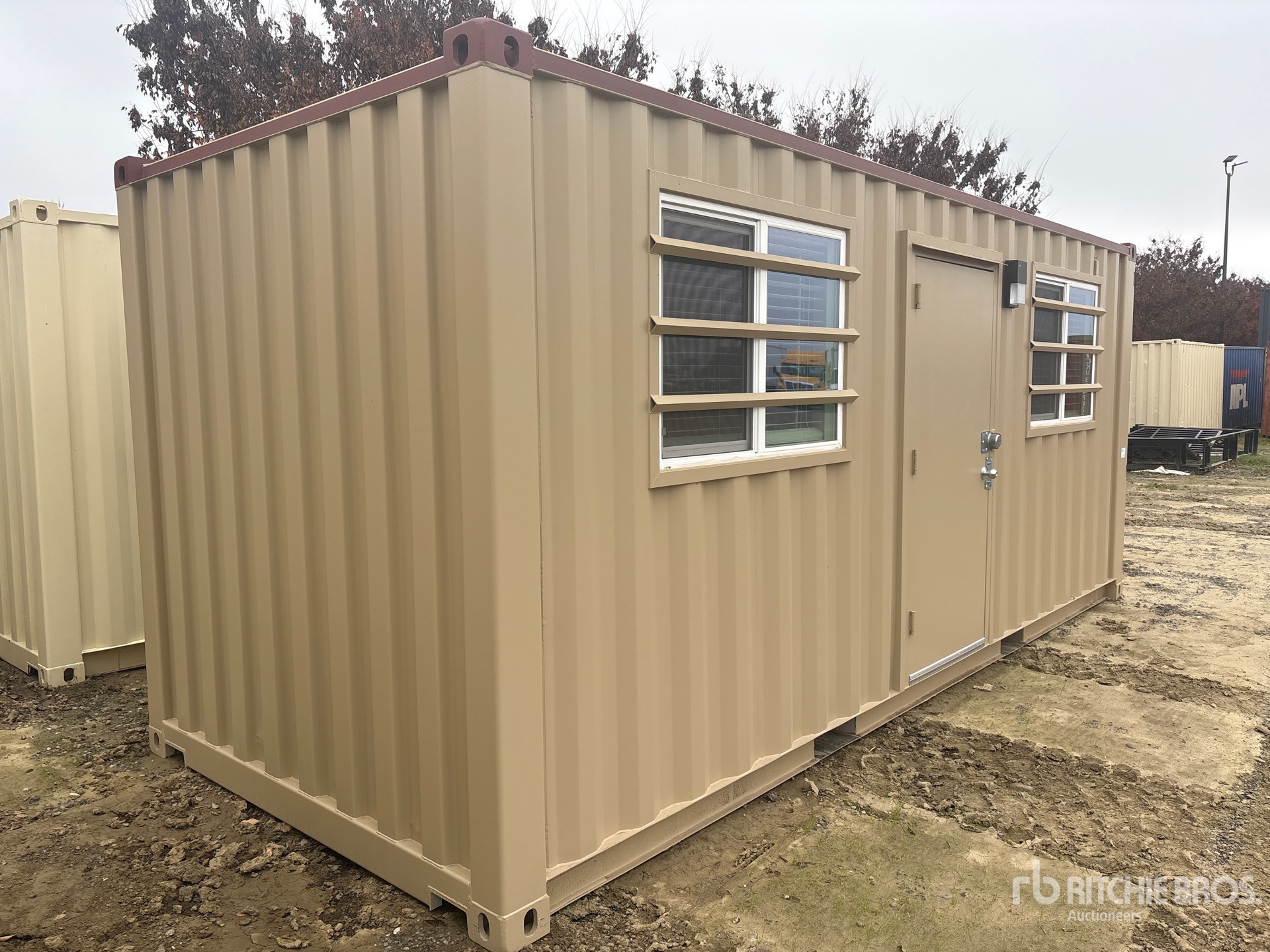 General Appearance with Bild, Ecke vorne links