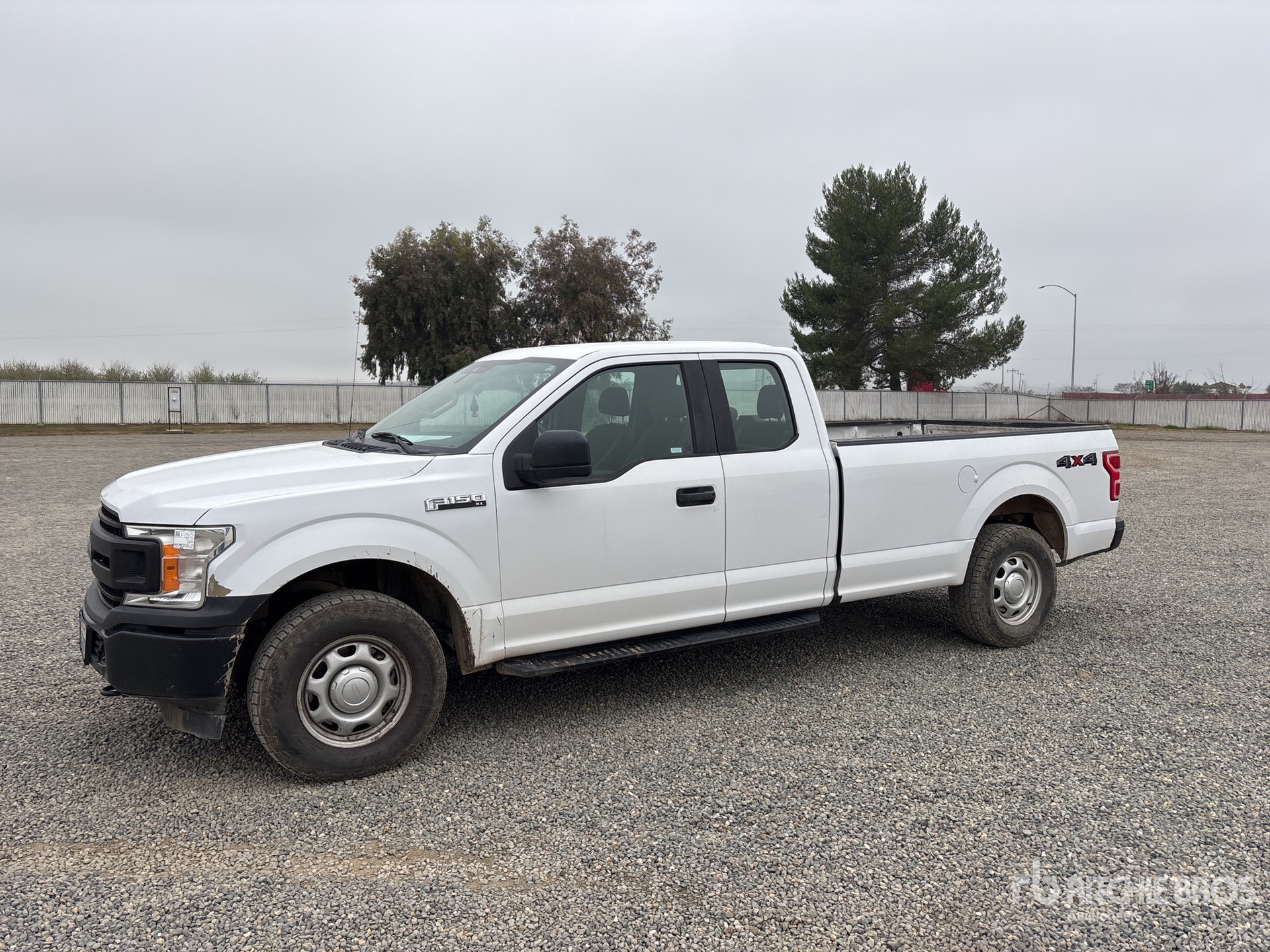 General Appearance with Foto, angolo anteriore sinistro