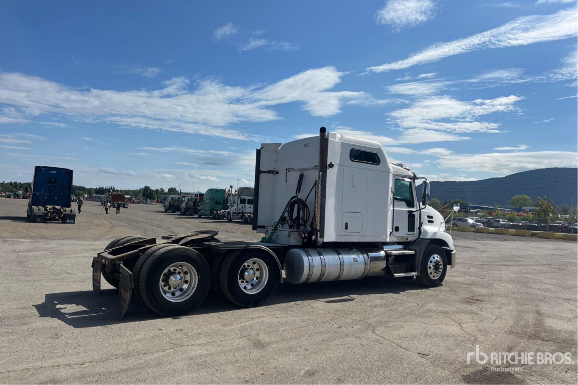 Aspect général with Image, coin arrière droit