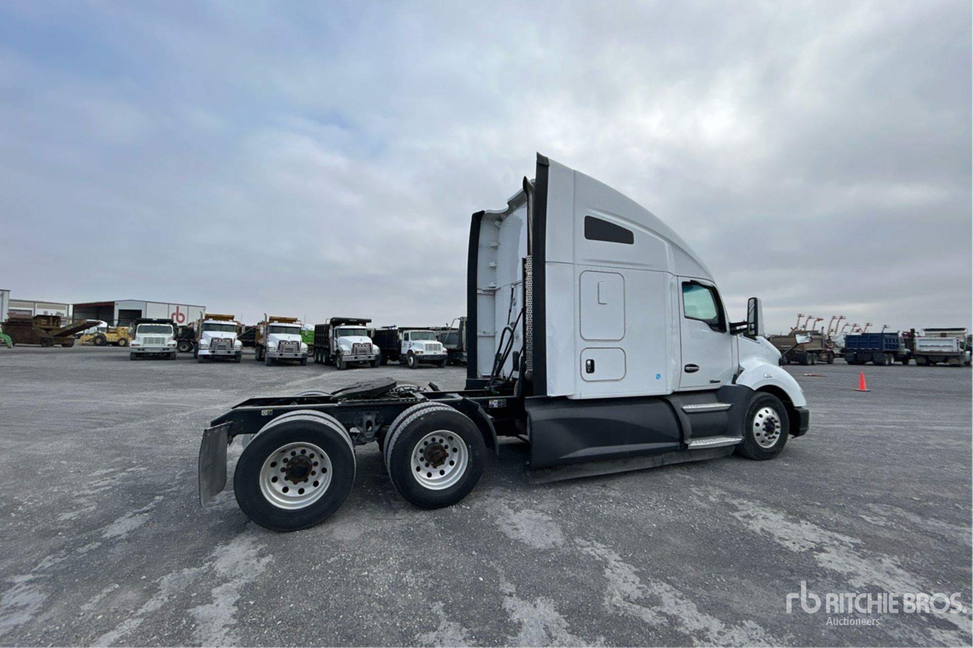 Aspect général with Image, coin arrière droit