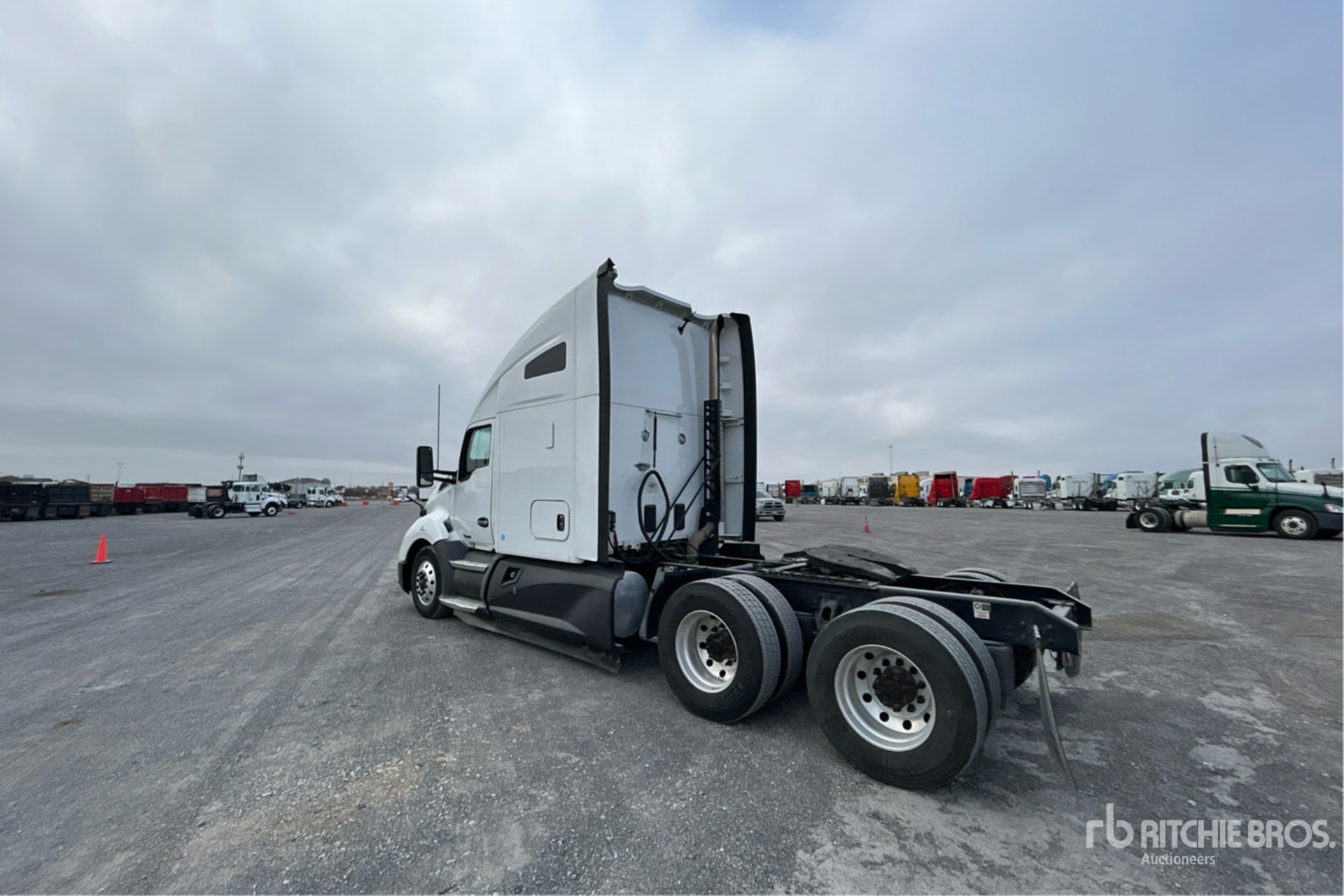 Aspect général with Image, coin arrière gauche