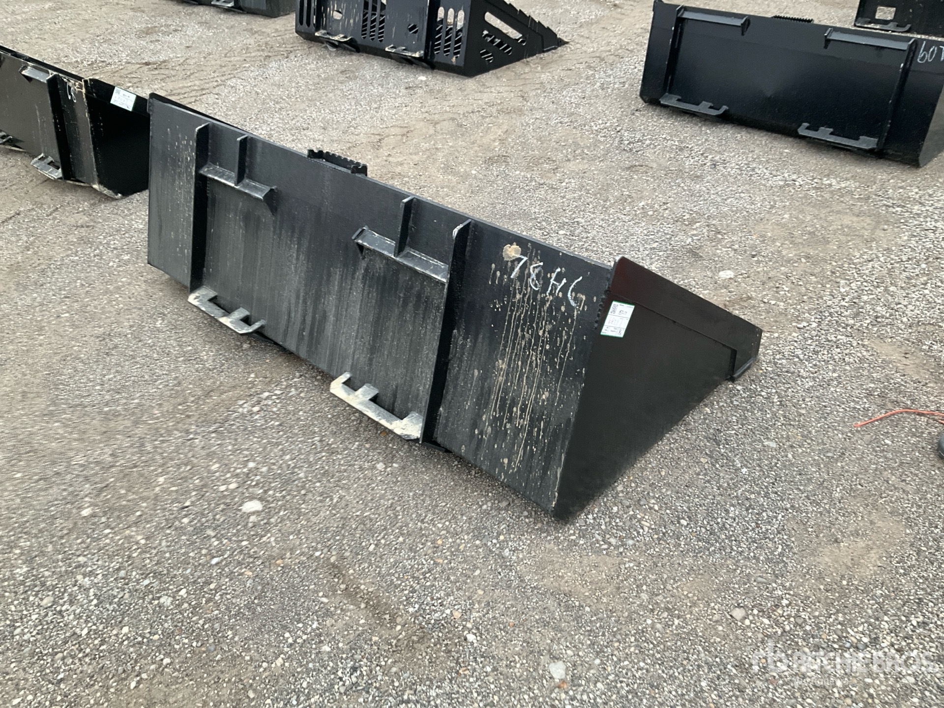 General Appearance with Foto, angolo anteriore sinistro