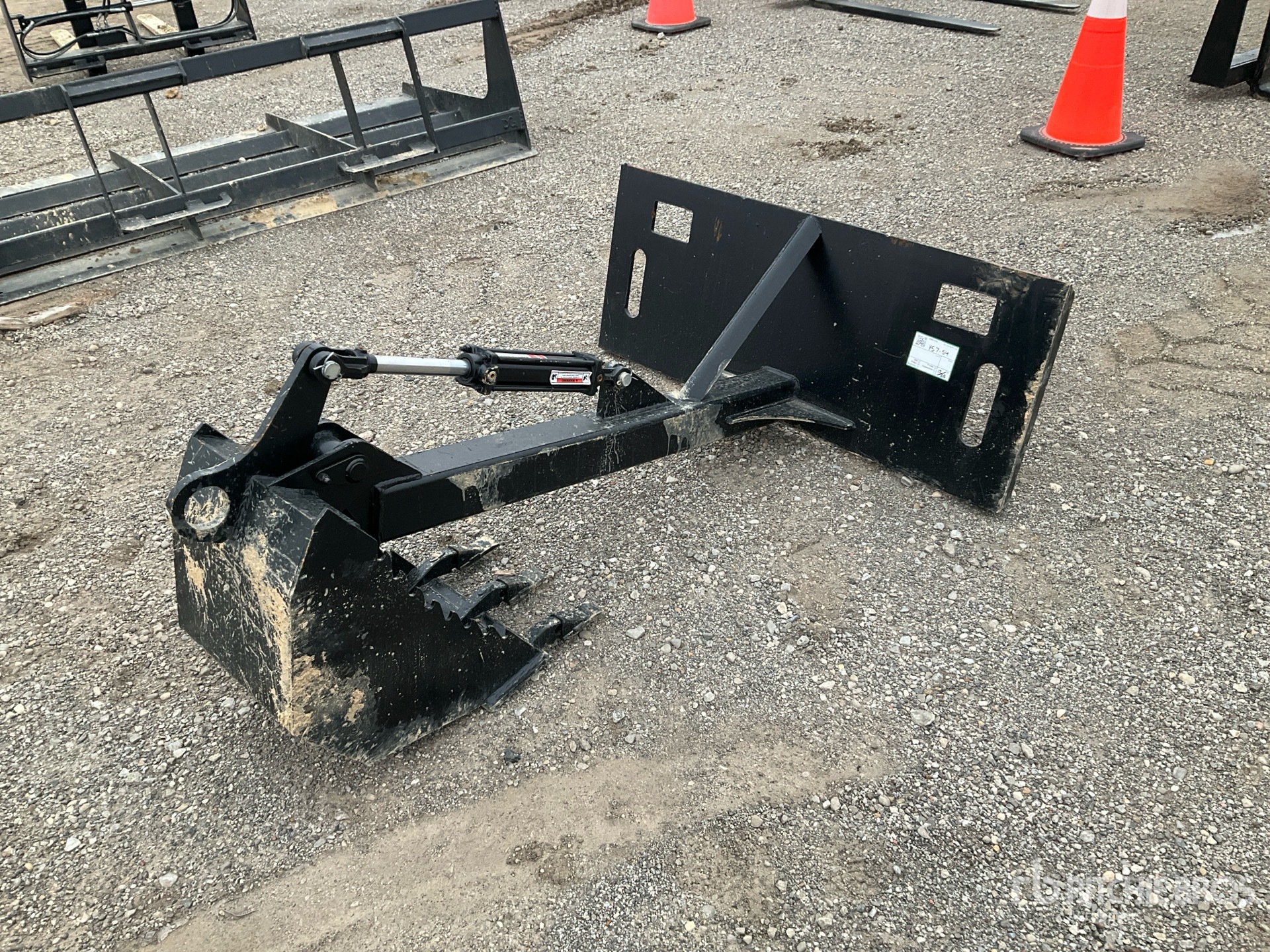 General Appearance with Bild, Ecke vorne links