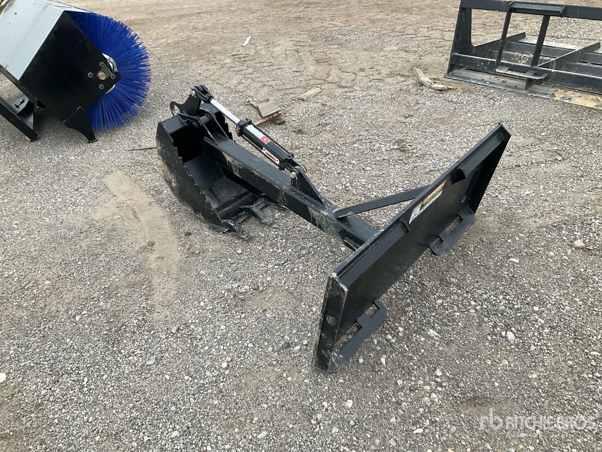 General Appearance with Bild, Ecke hinten links