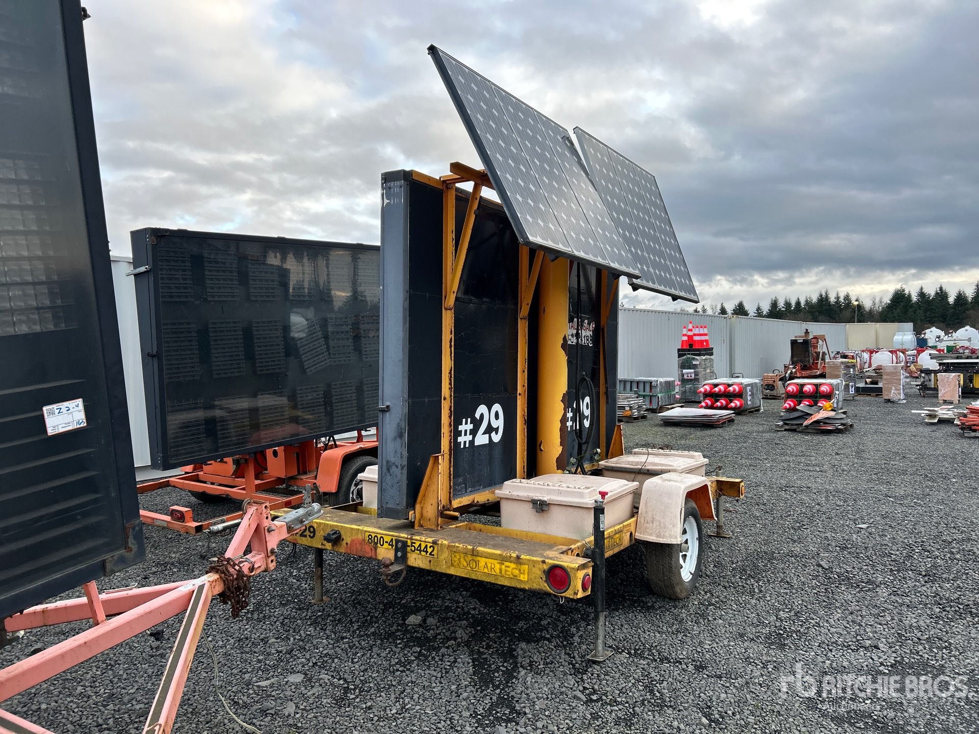 General Appearance with Bild, Ecke hinten rechts