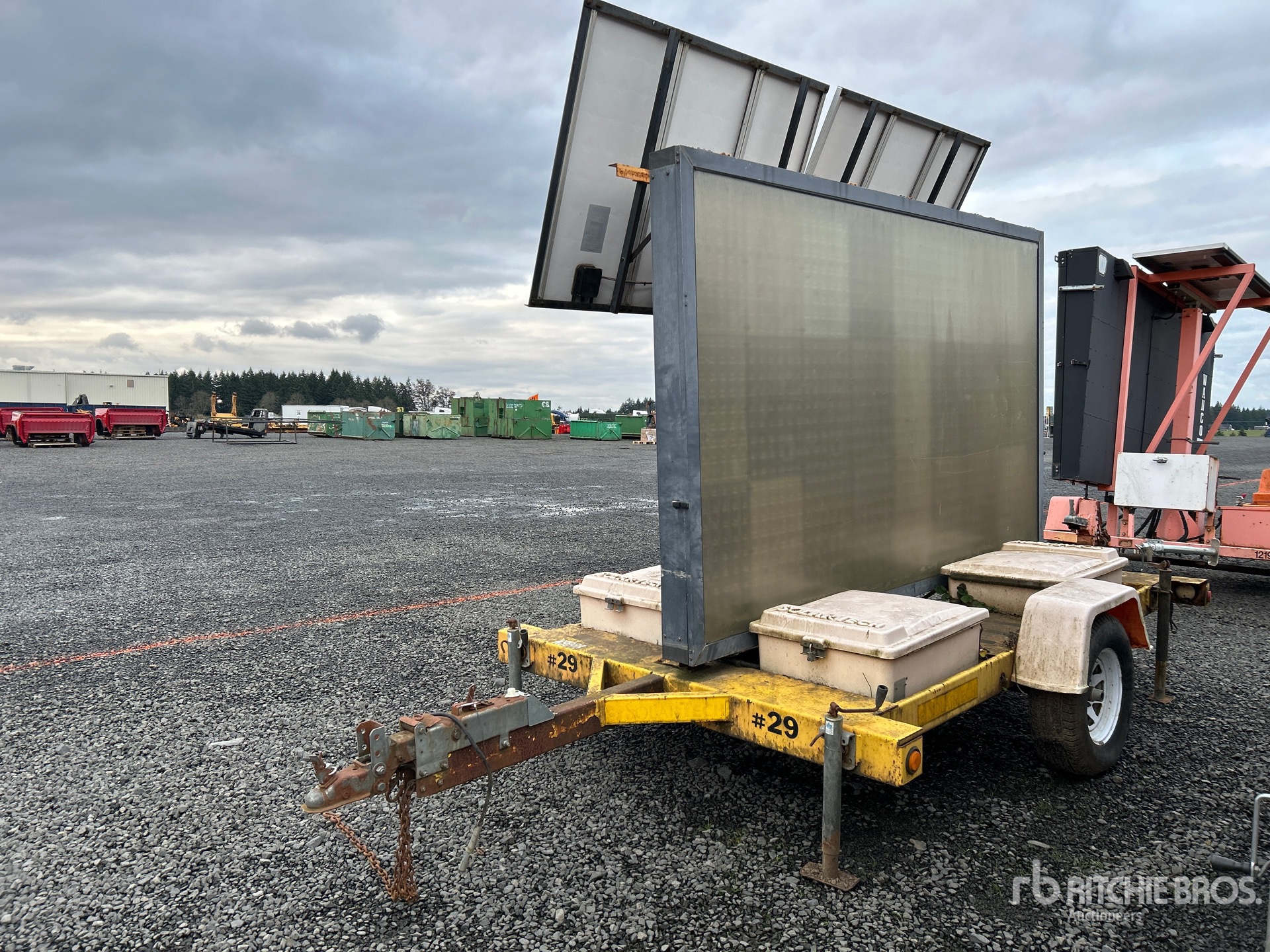 General Appearance with Bild, Ecke vorne links