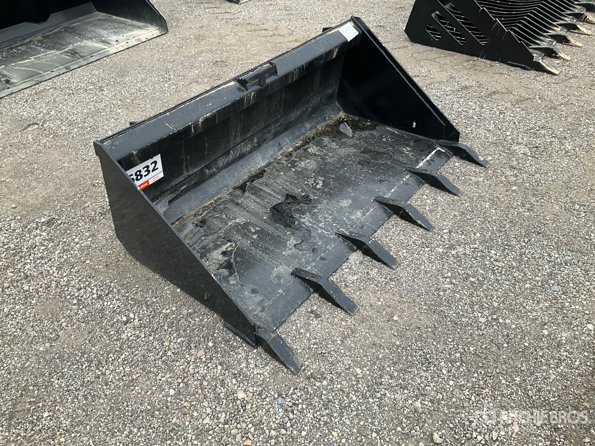 General Appearance with Foto, angolo anteriore destro