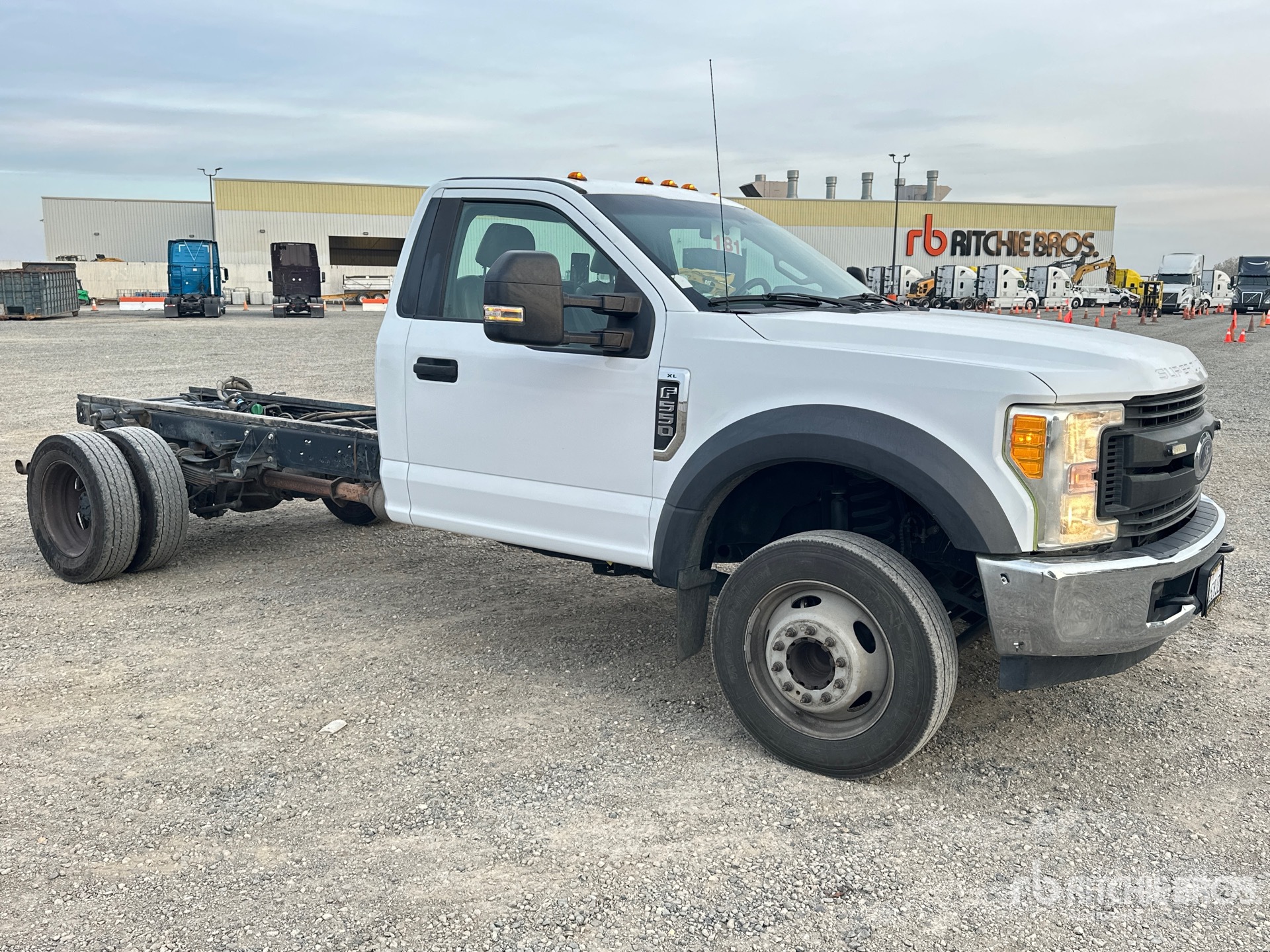 General Appearance with Bild, Ecke vorne rechts