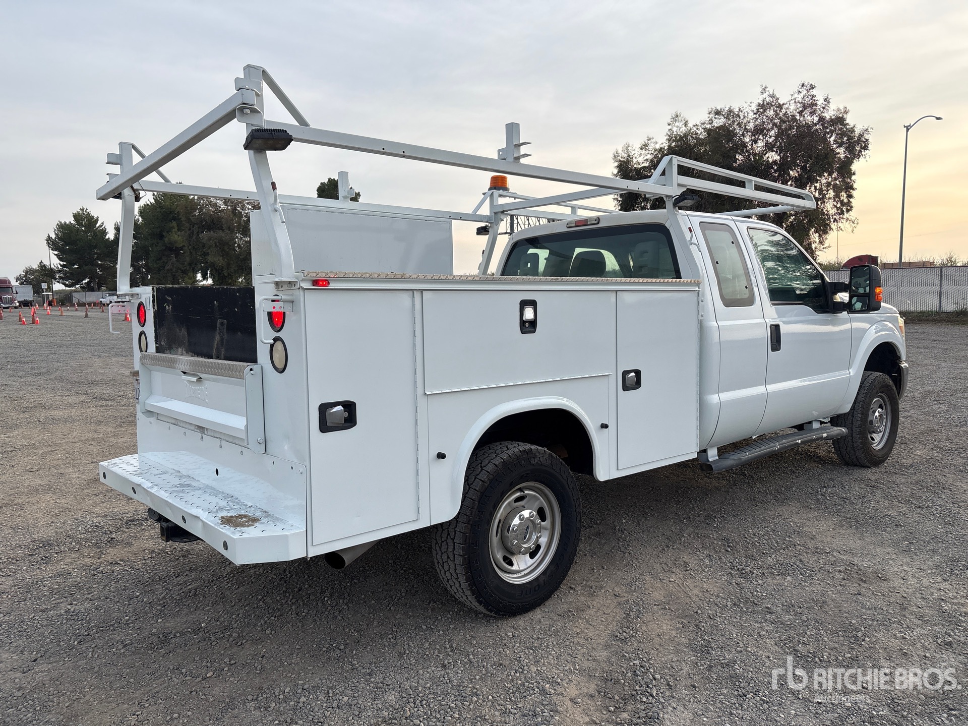 General Appearance with Bild, Ecke hinten rechts