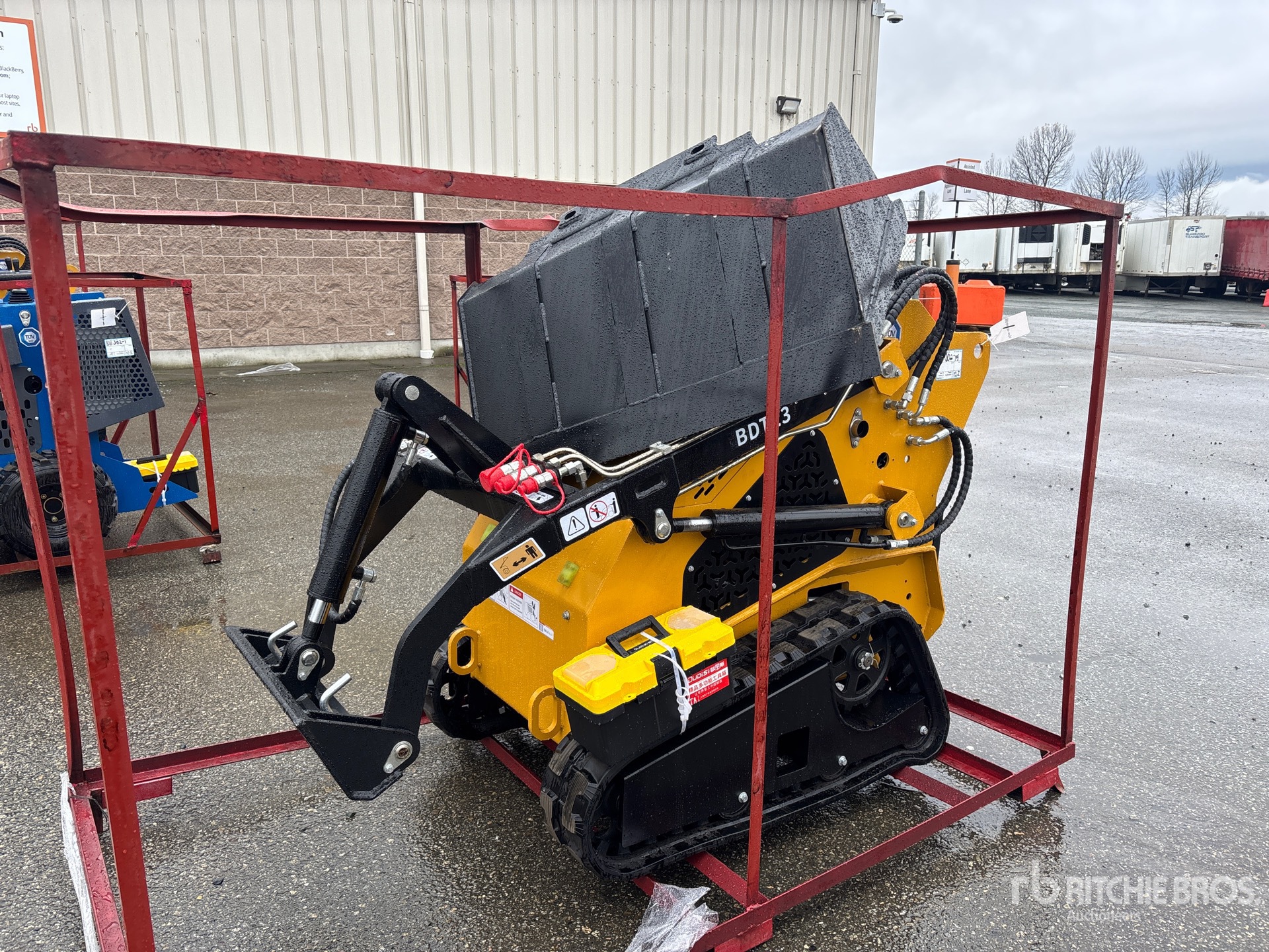 General Appearance with Picture, Left Front Corner