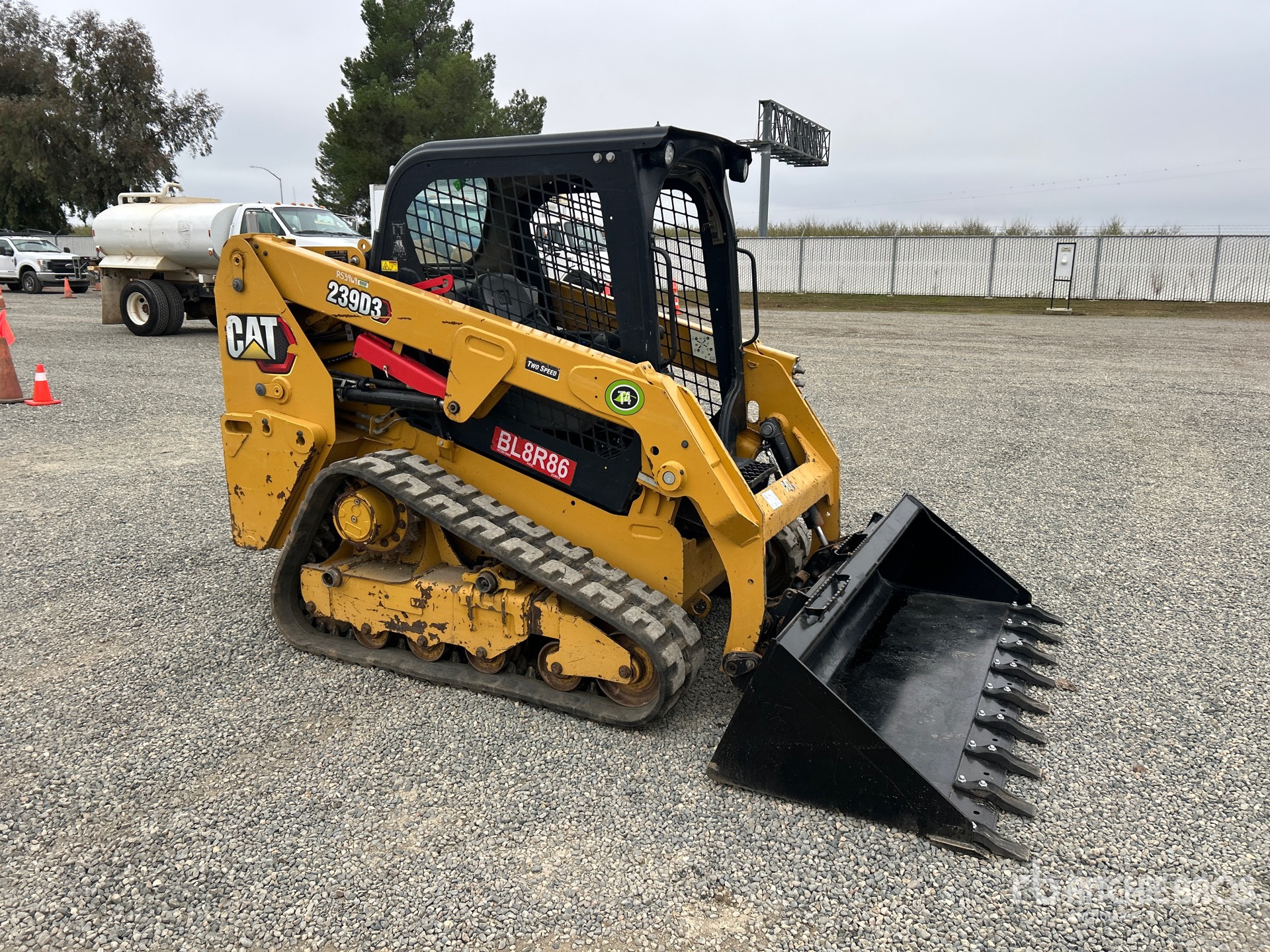 Aspect général with Image, coin avant droit
