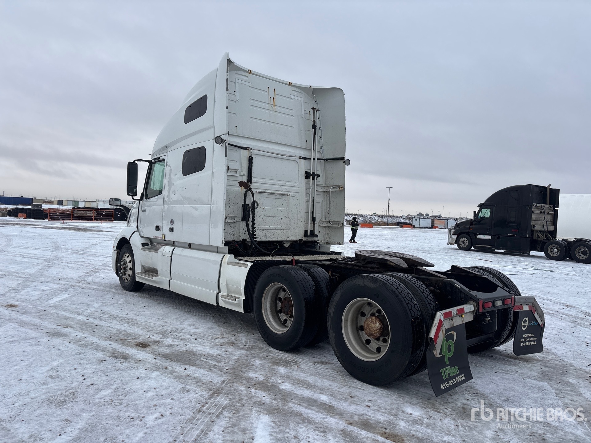 General Appearance with Foto, angolo posteriore sinistro