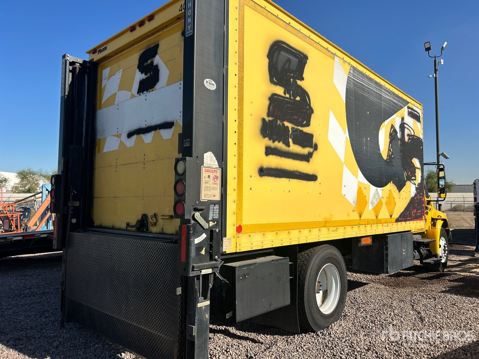 General Appearance with Image, coin arrière droit