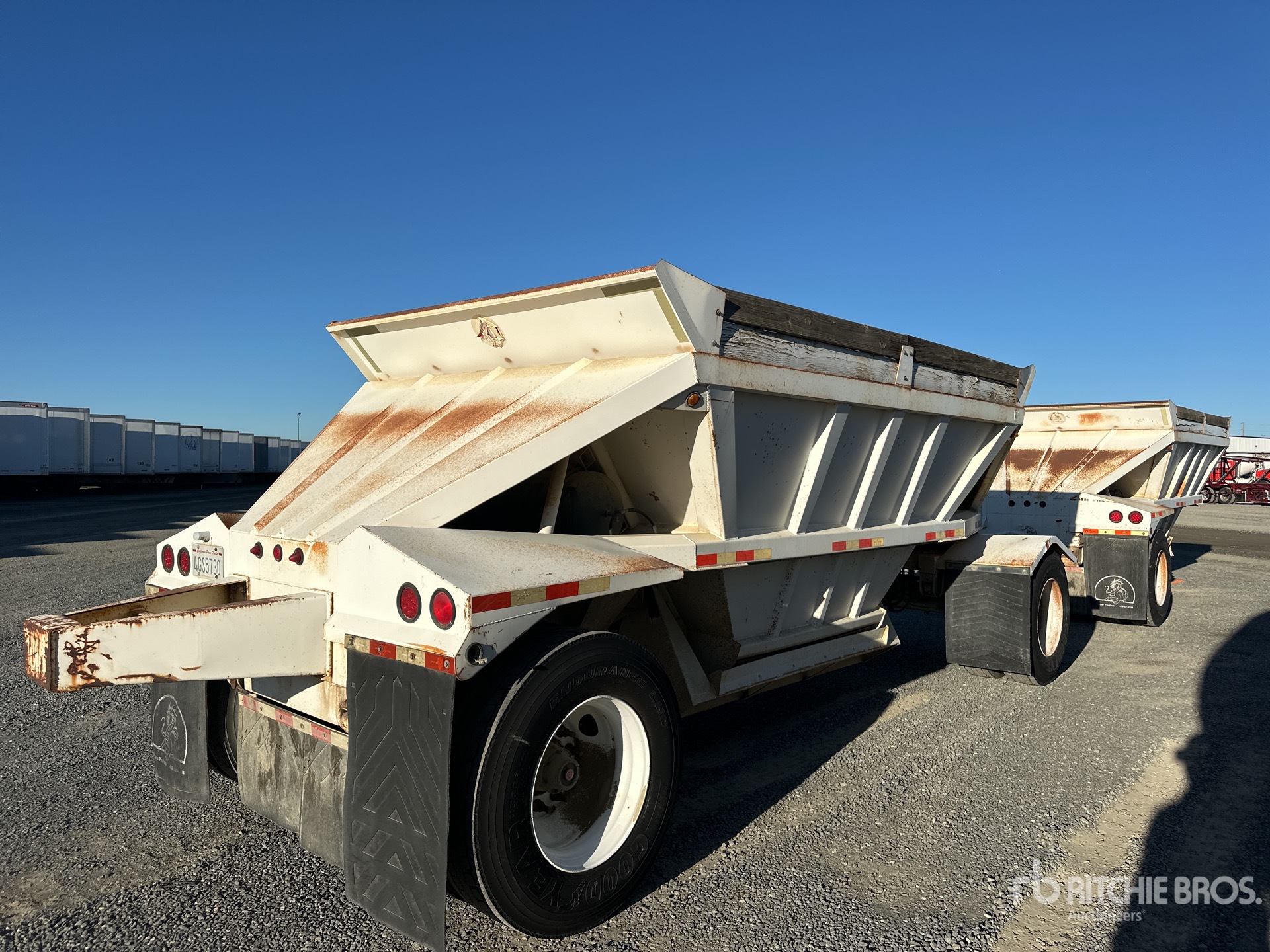 Aspect général with Image, coin arrière droit