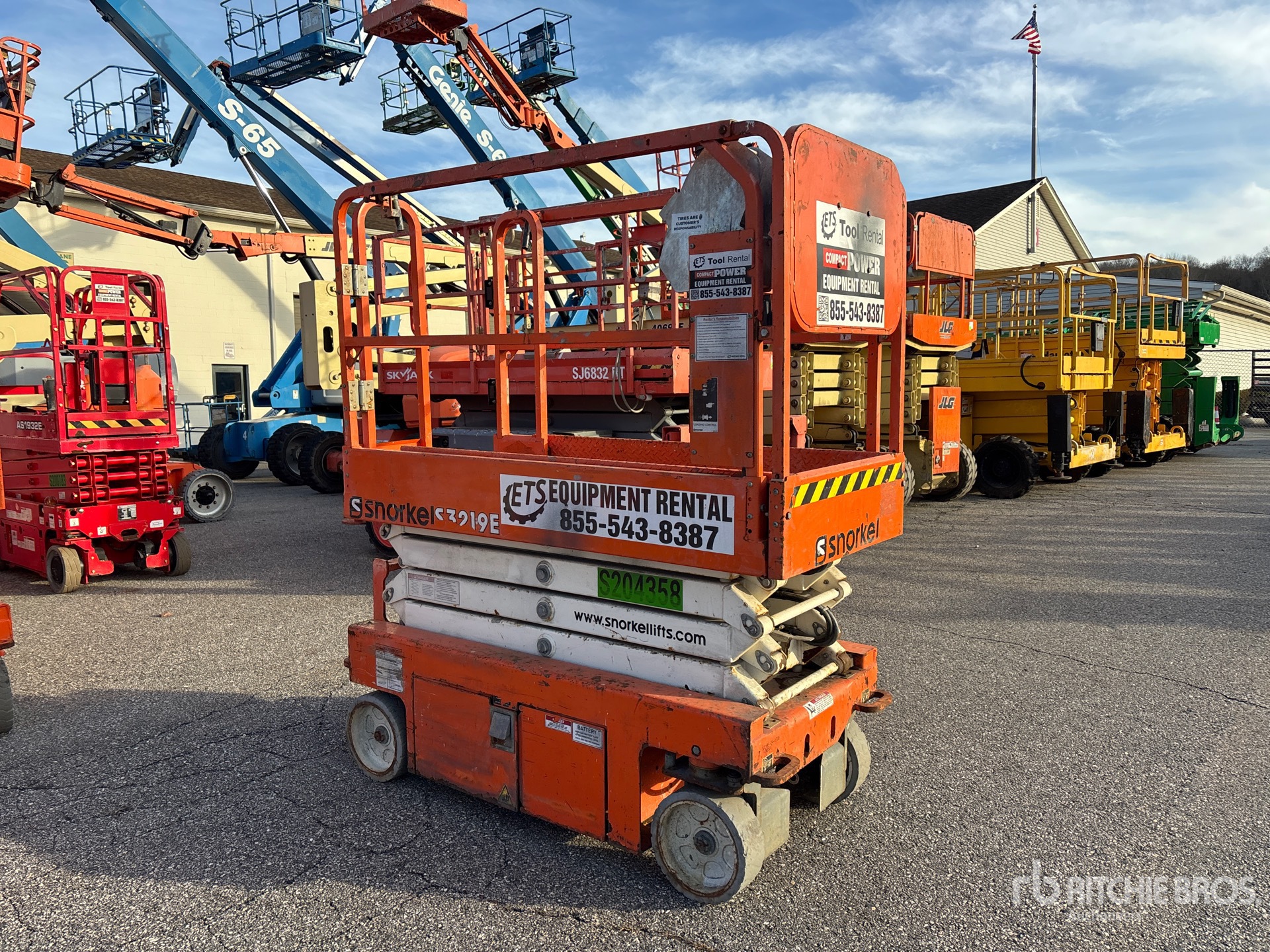 General Appearance with Picture, Right Front Corner