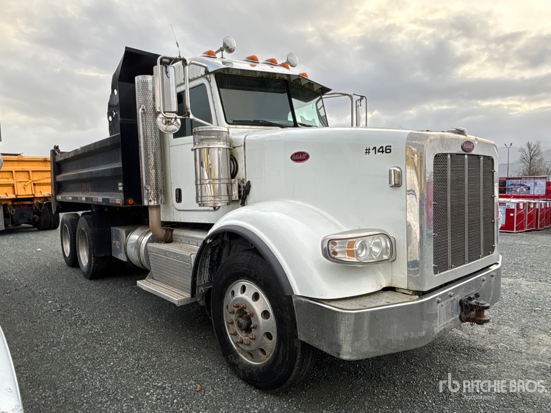 General Appearance with Bild, Ecke vorne rechts