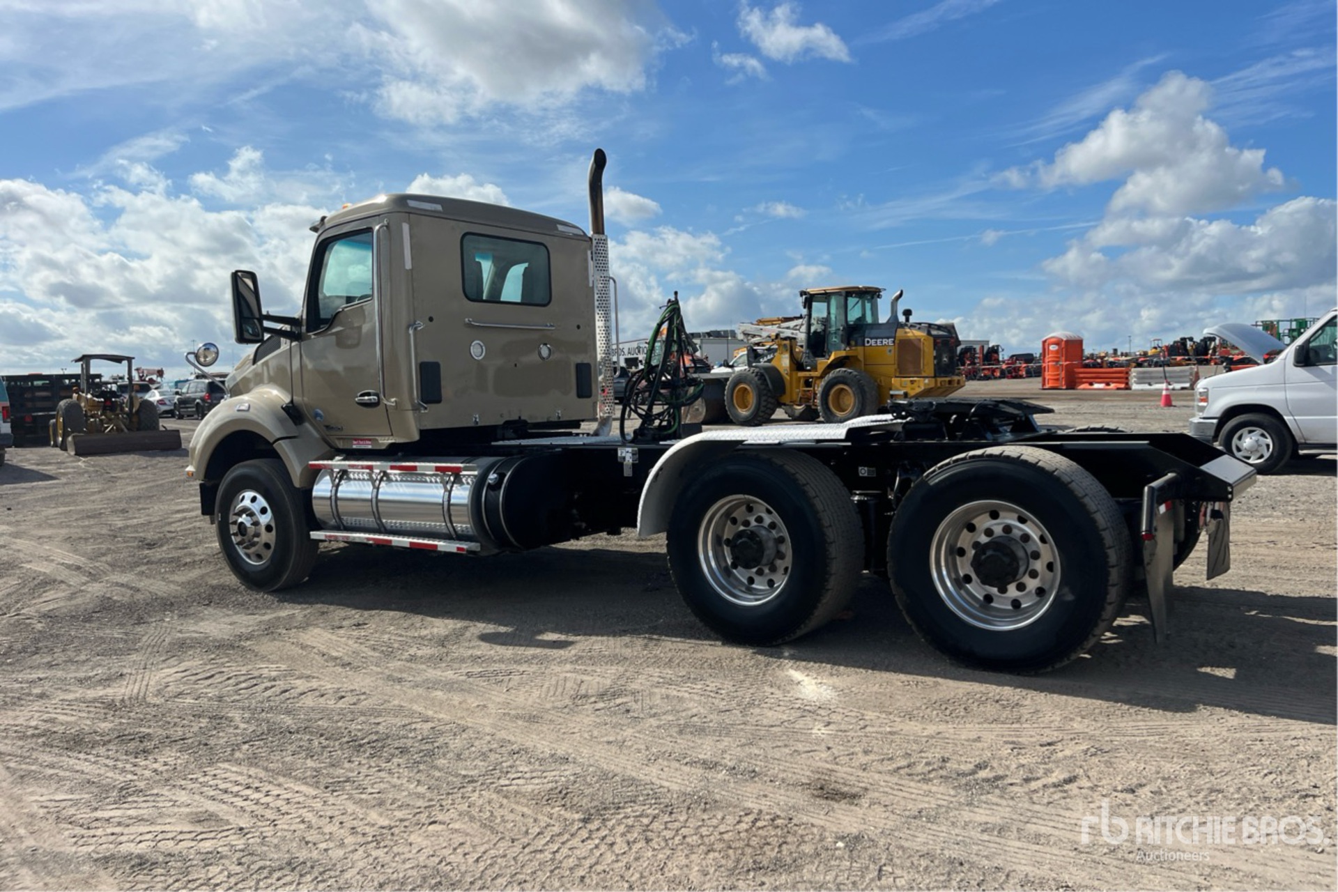 Aspect général with Image, coin arrière gauche