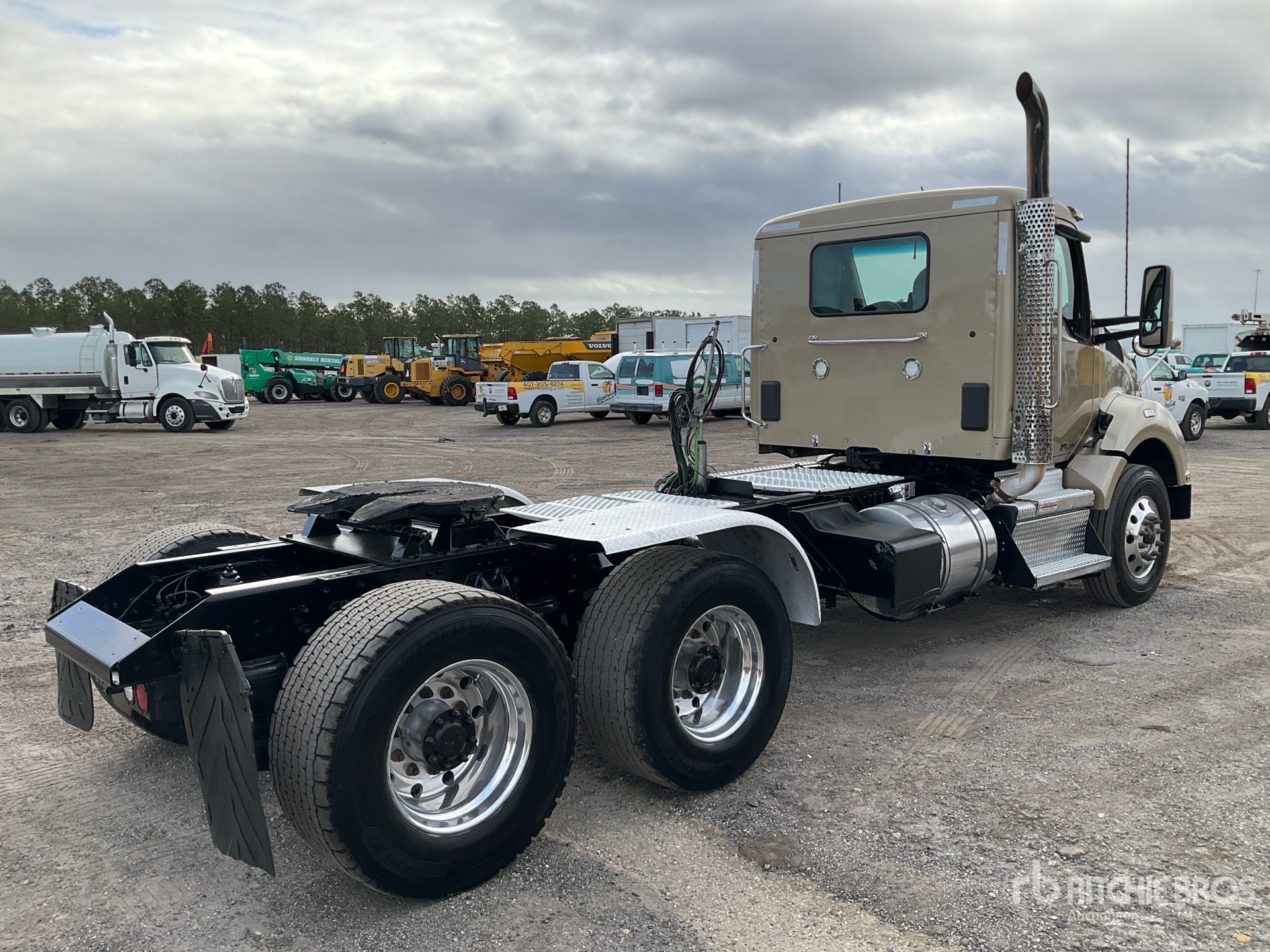 General Appearance with Imagen: esquina trasera derecha