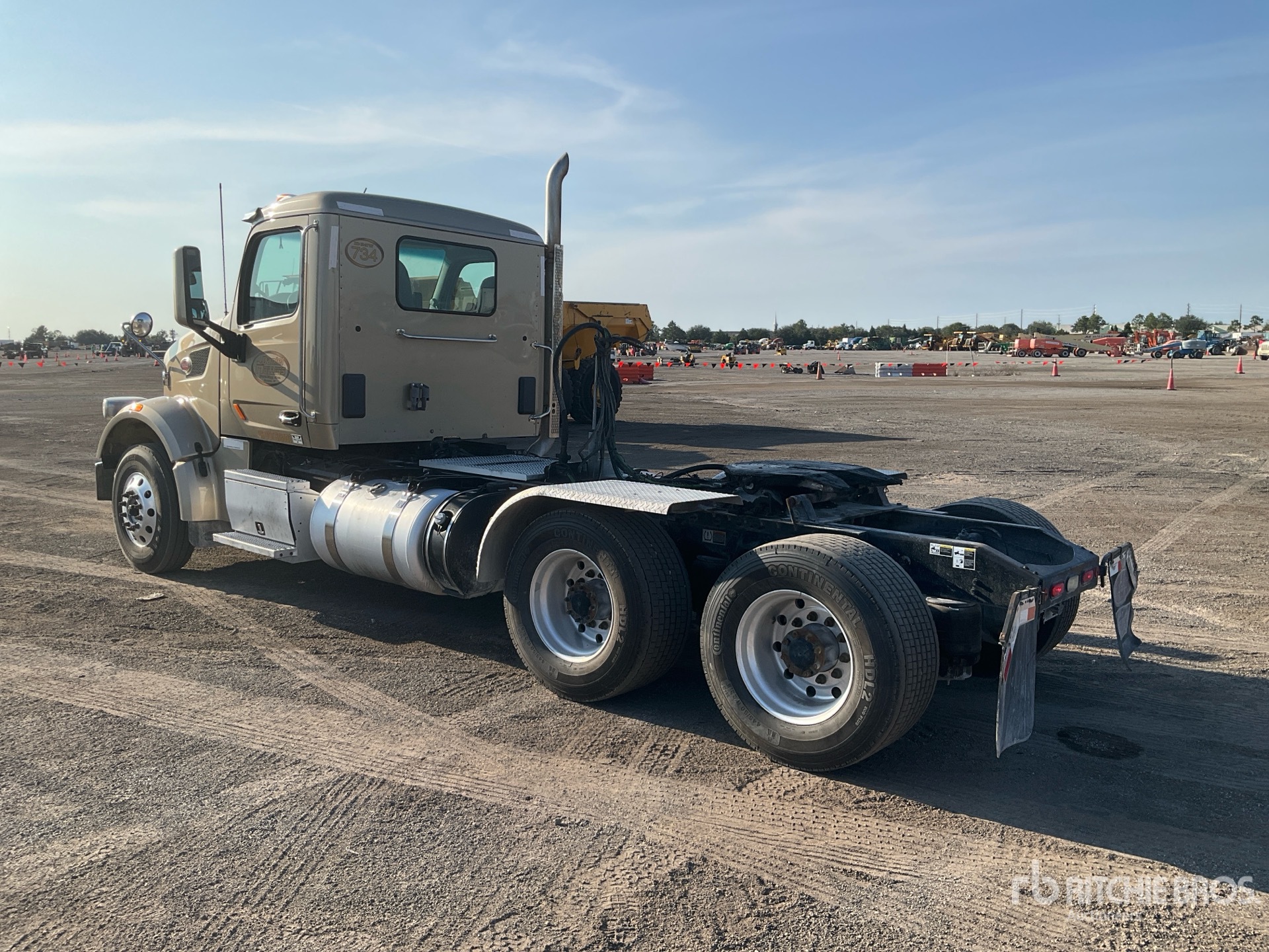 General Appearance with Foto, angolo posteriore sinistro