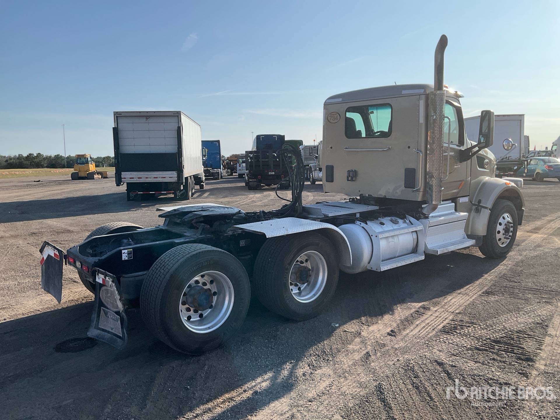 General Appearance with Foto, angolo anteriore sinistro