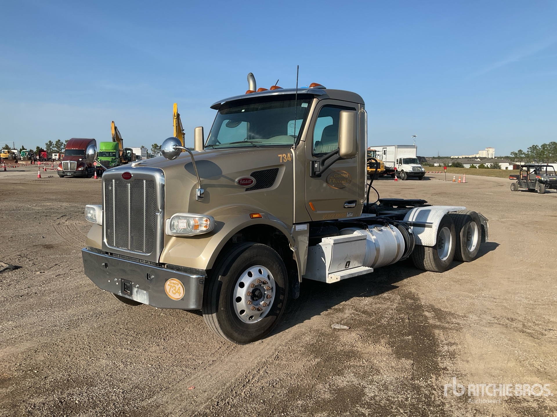 General Appearance with Foto, angolo anteriore sinistro