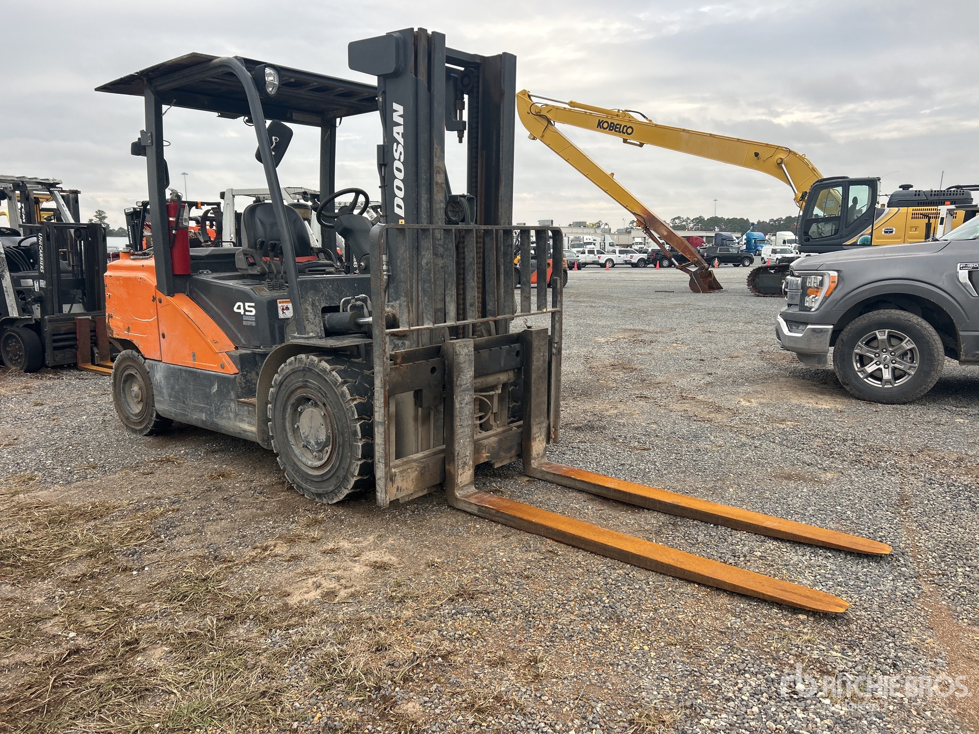 General Appearance with Picture, Right Front Corner