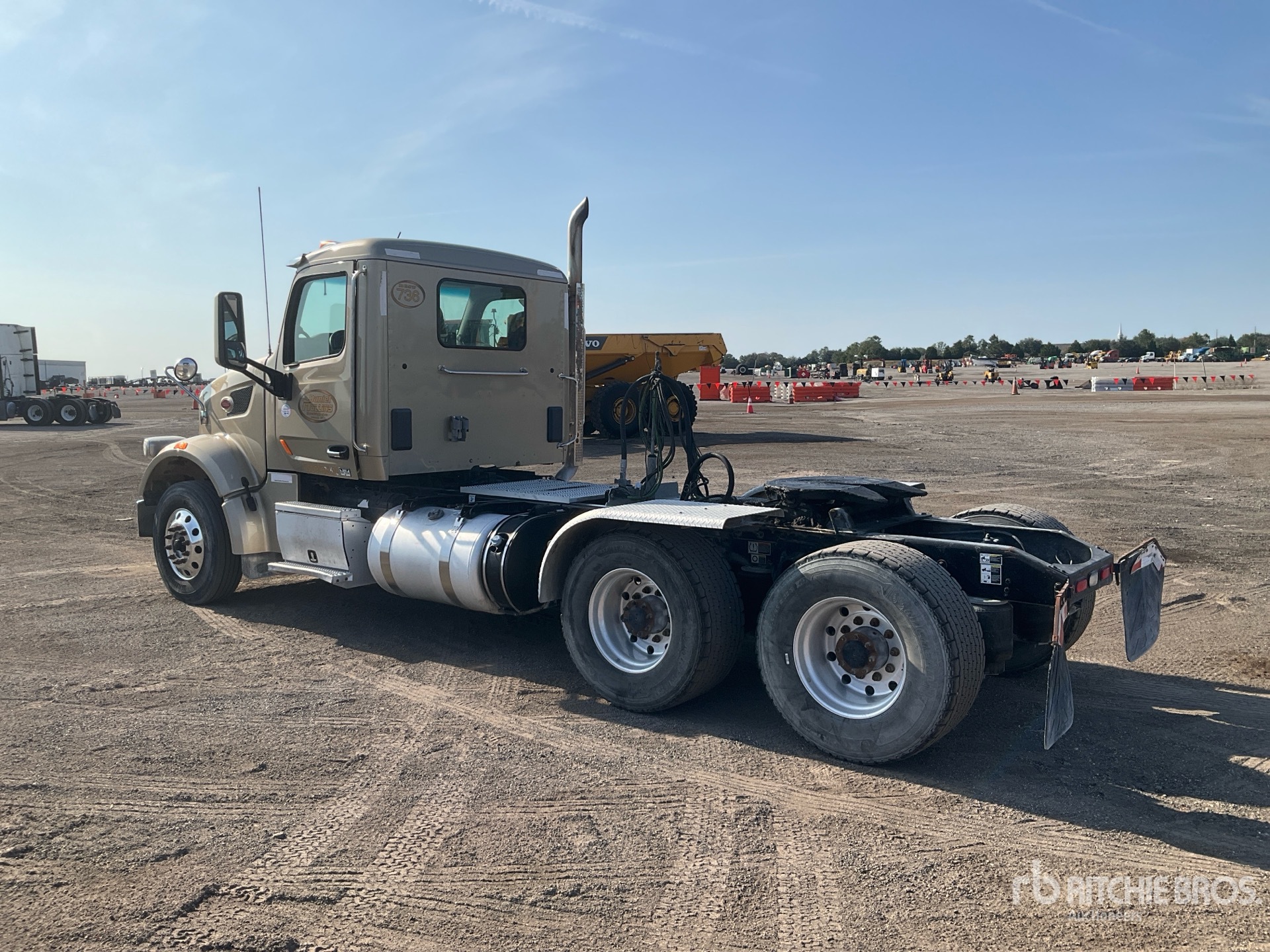 General Appearance with Foto, angolo posteriore sinistro