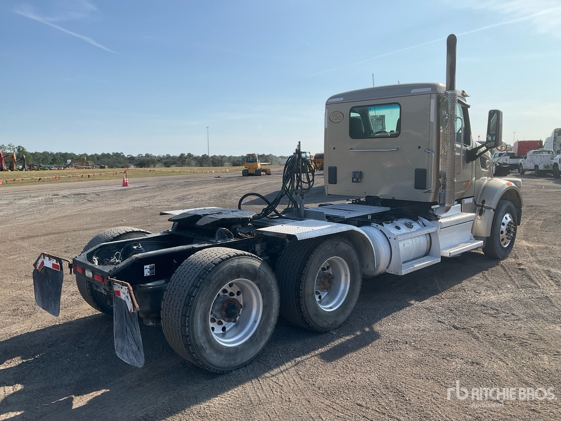 General Appearance with Foto, angolo anteriore sinistro