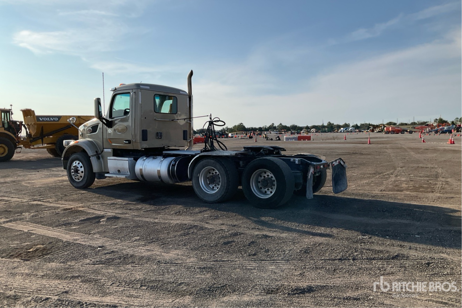 Aspect général with Image, coin arrière gauche