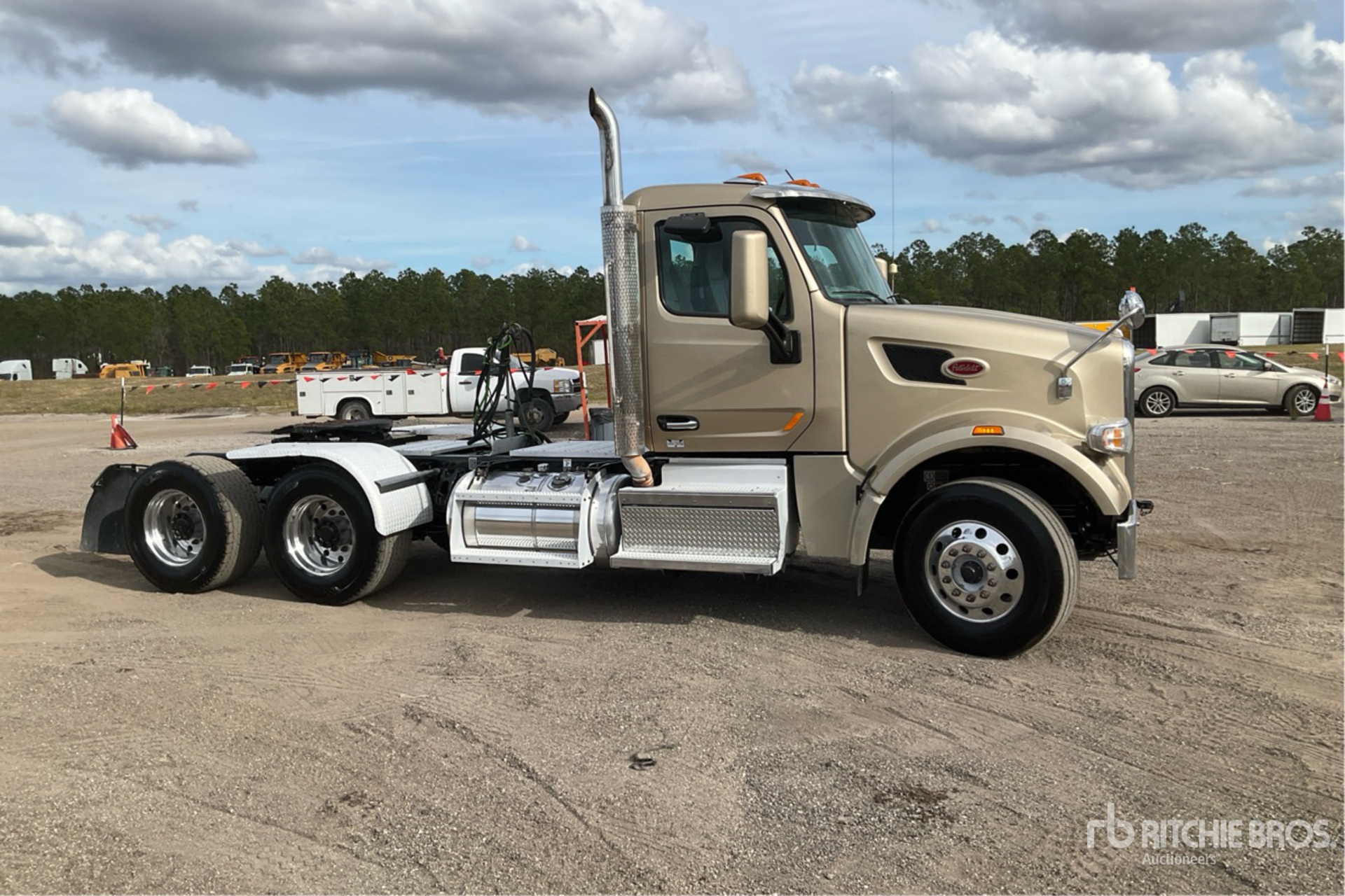 General Appearance with Foto, angolo anteriore destro