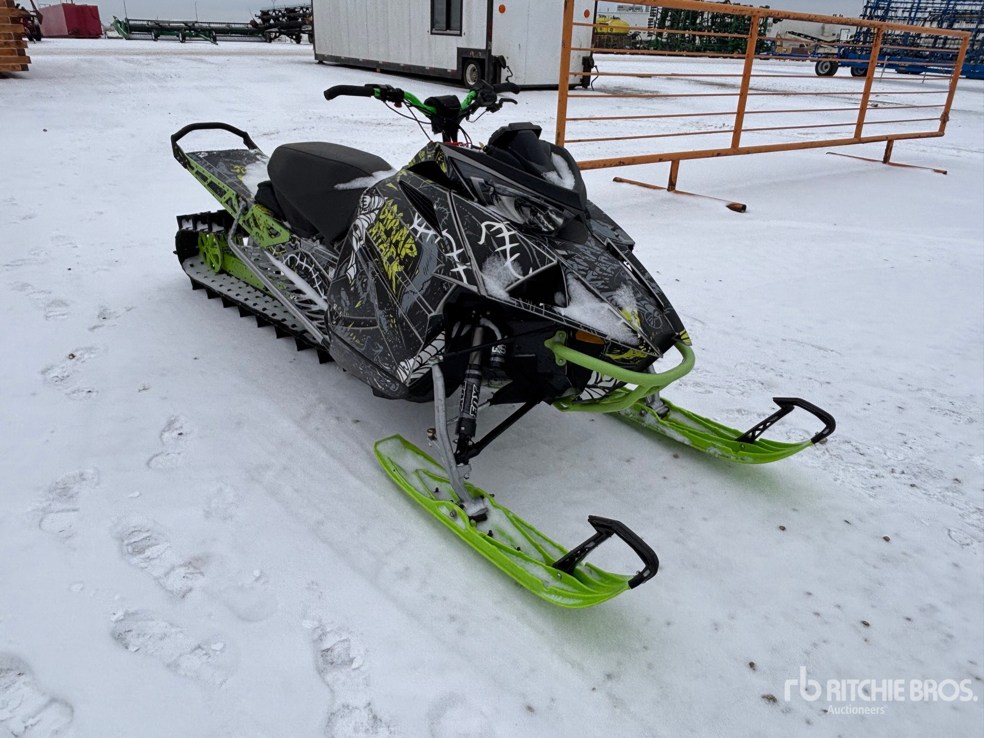 General Appearance with Image, coin avant droit