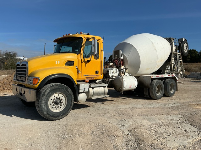 2002 Mack CV533 8x4 Mixer Truck