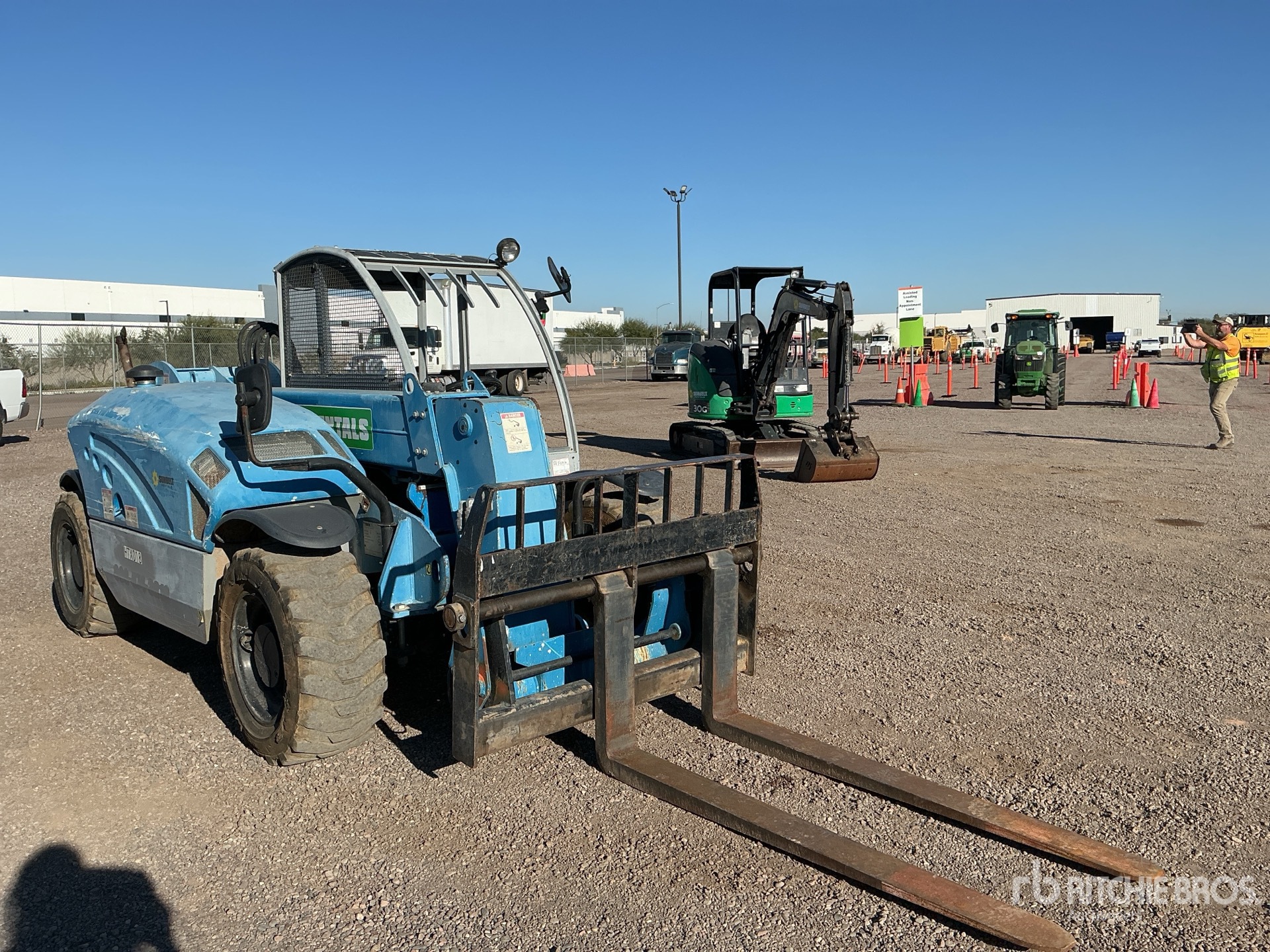 General Appearance with Picture, Right Front Corner