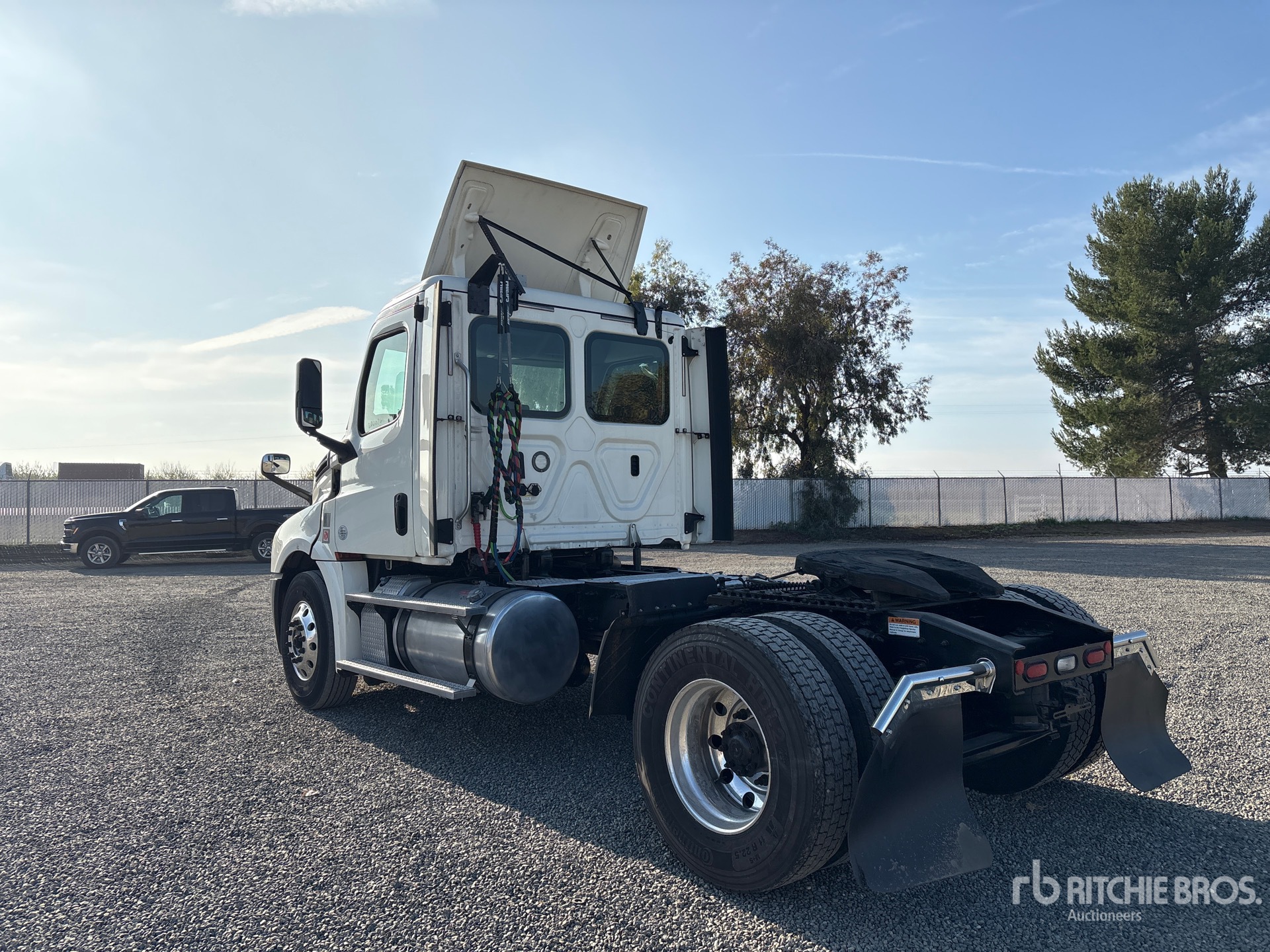 General Appearance with Foto, angolo posteriore sinistro