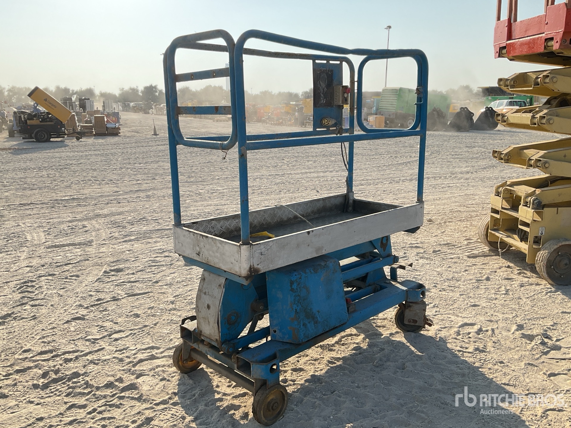 Aspect général with Image, coin arrière gauche