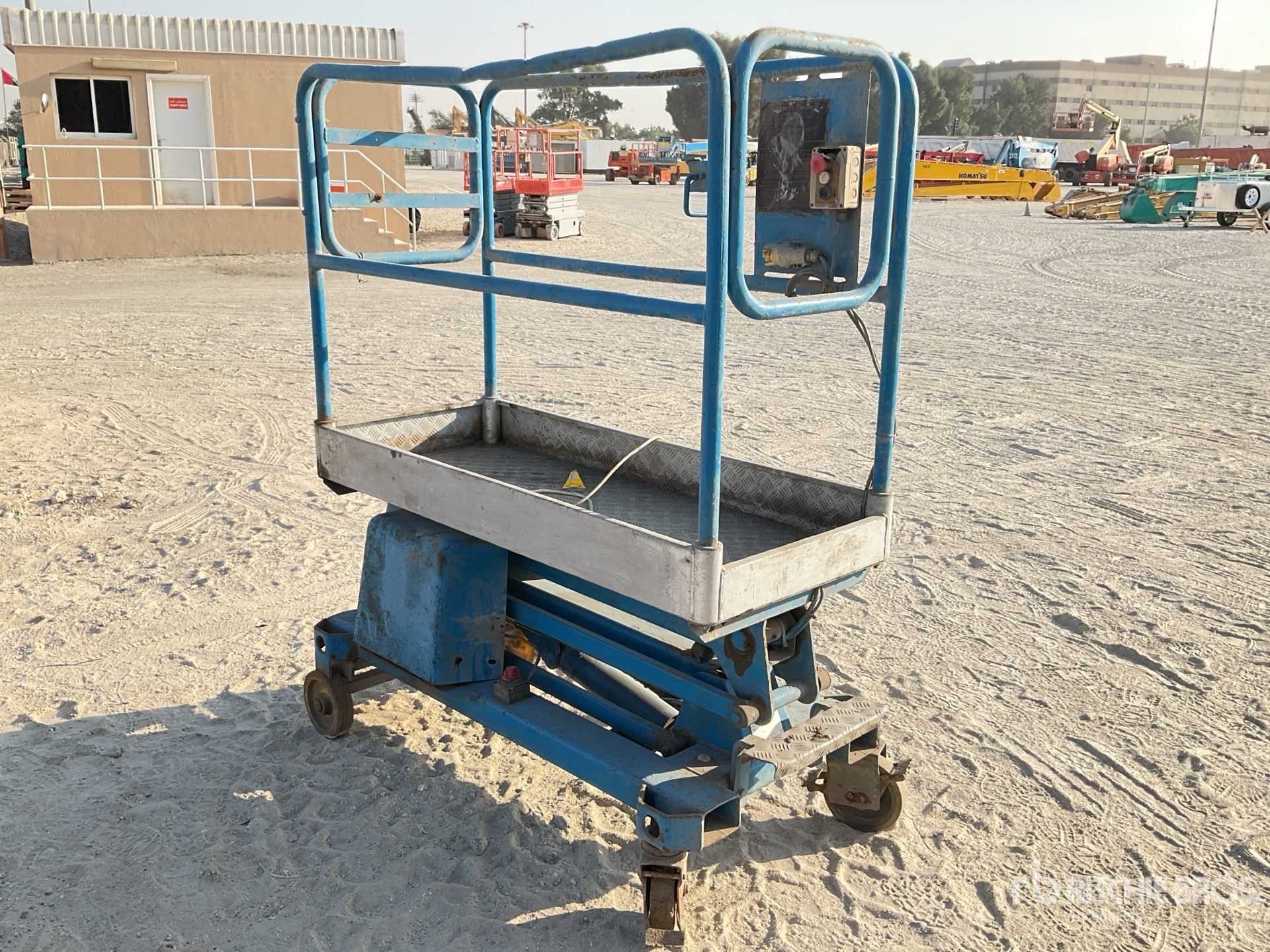 Aspect général with Image, coin arrière droit