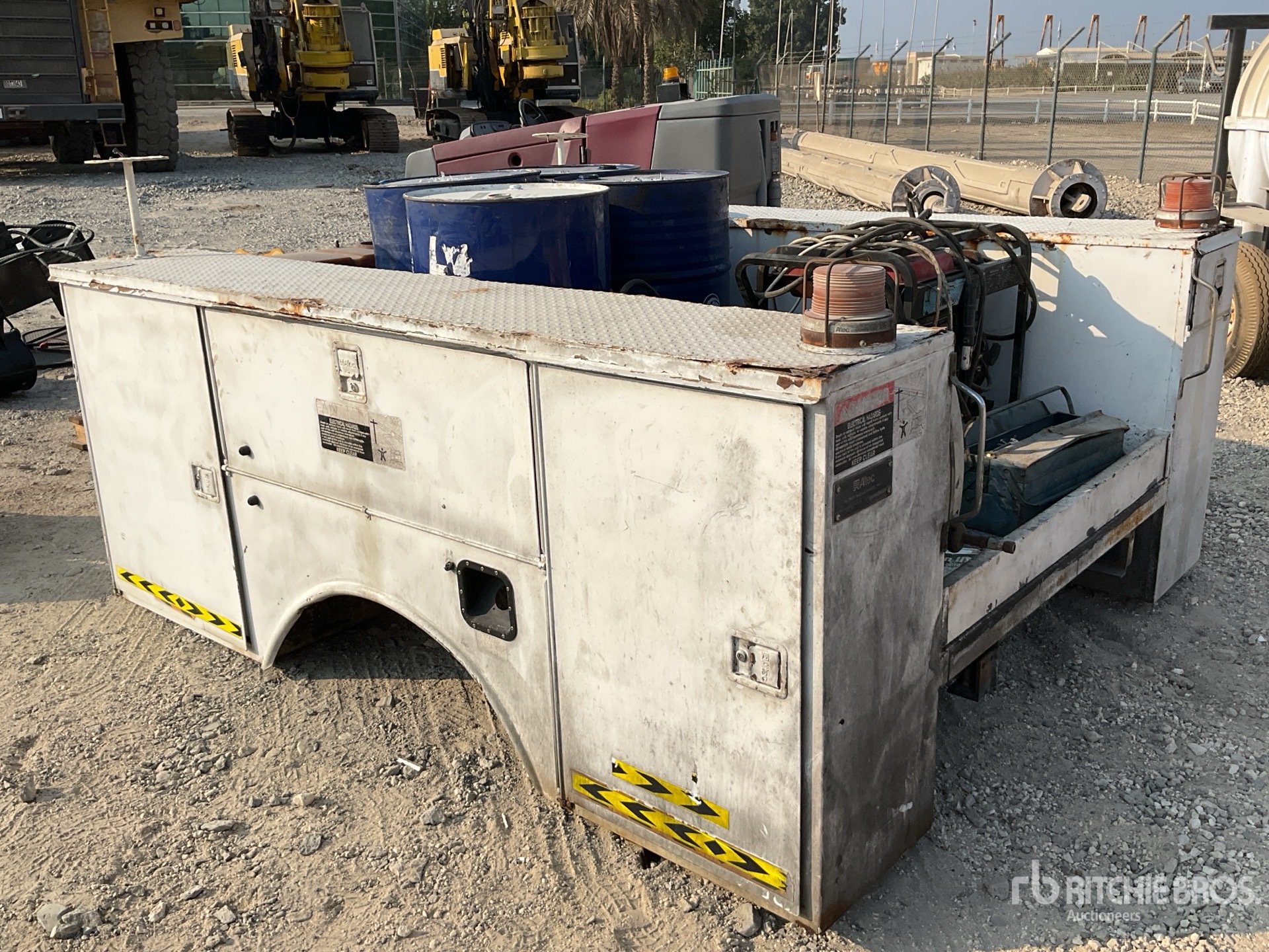 General Appearance with Bild, Ecke vorne rechts