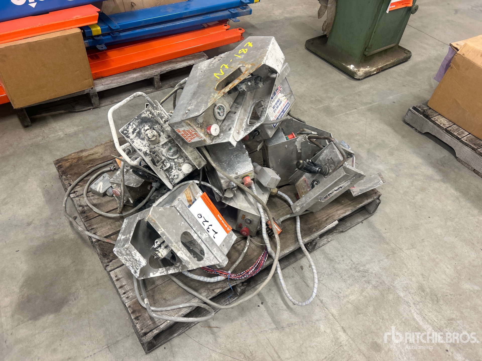 Aspect général with Image, coin avant droit