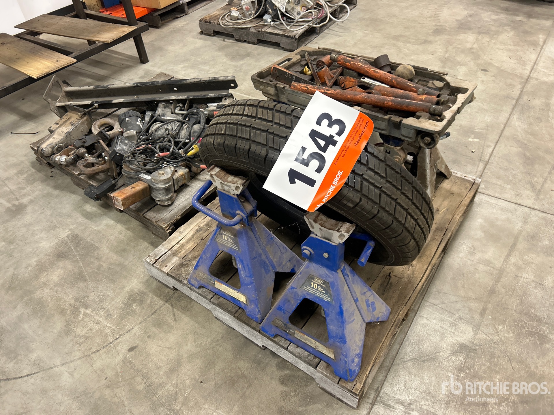 Aspect général with Image, coin arrière droit