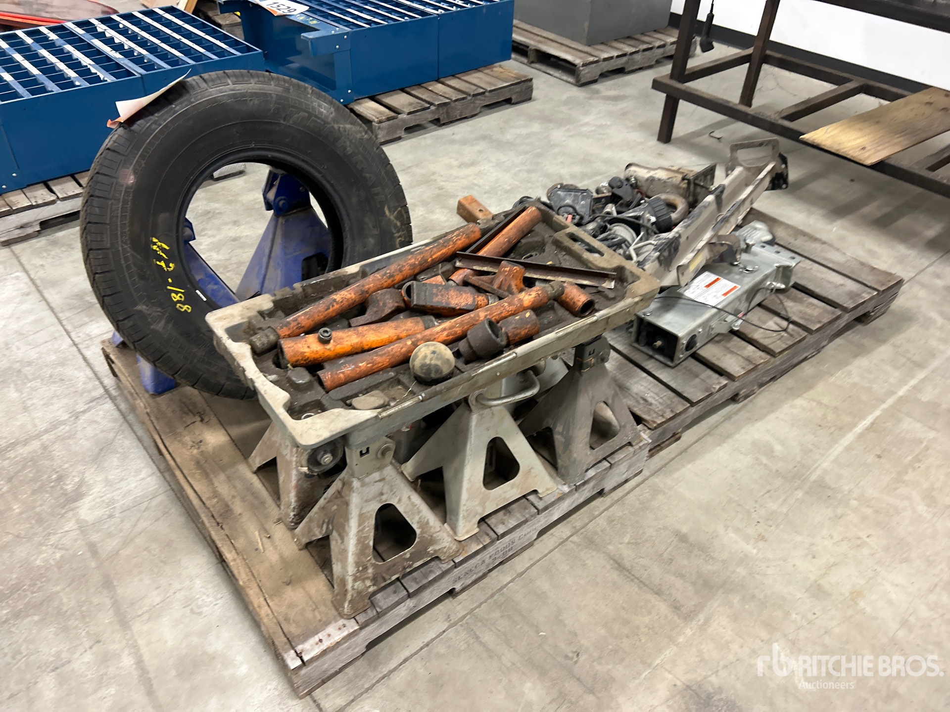 Aspect général with Image, coin avant droit